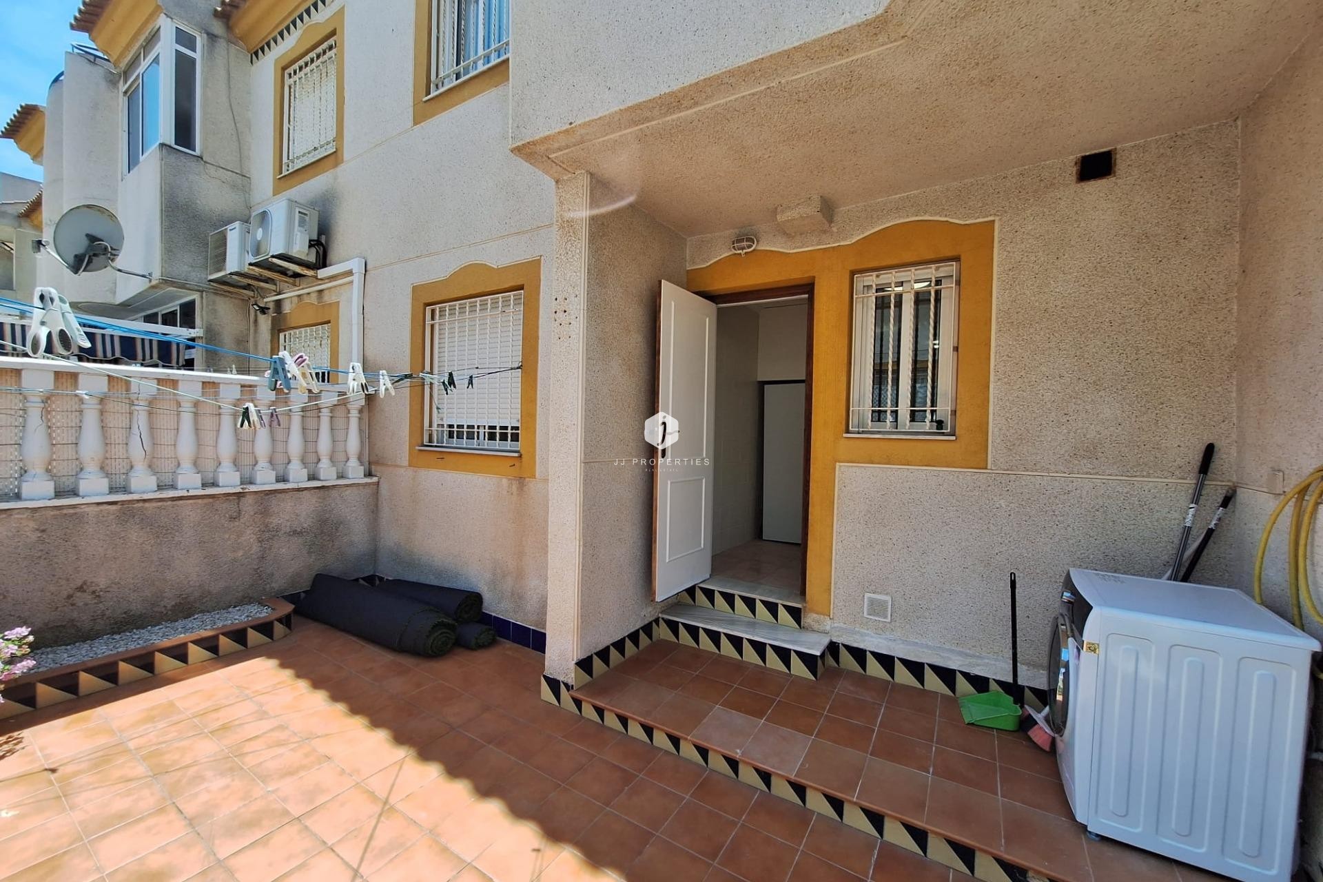 Resale - Bungalow -
Torrevieja - Sector 25