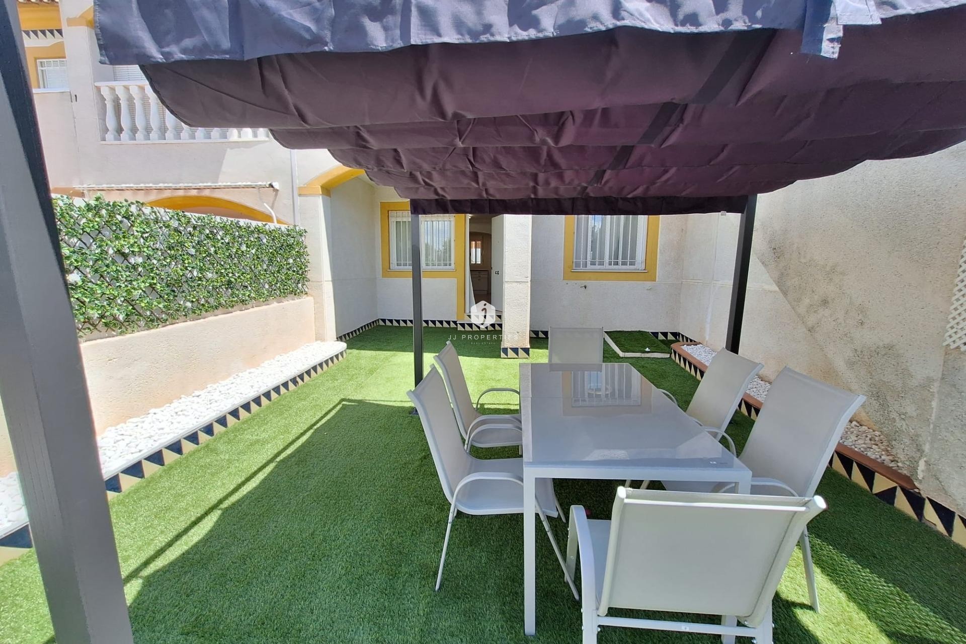Resale - Bungalow -
Torrevieja - Sector 25