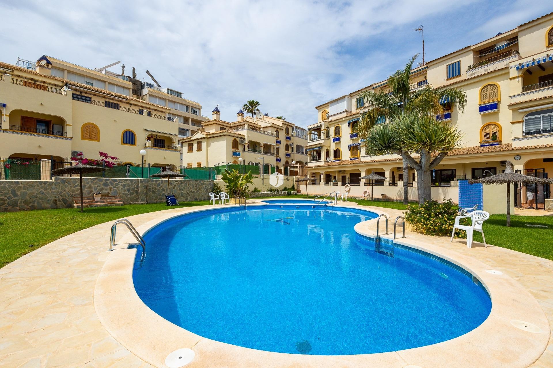 Resale - Bungalow -
Torrevieja - Torre la mata