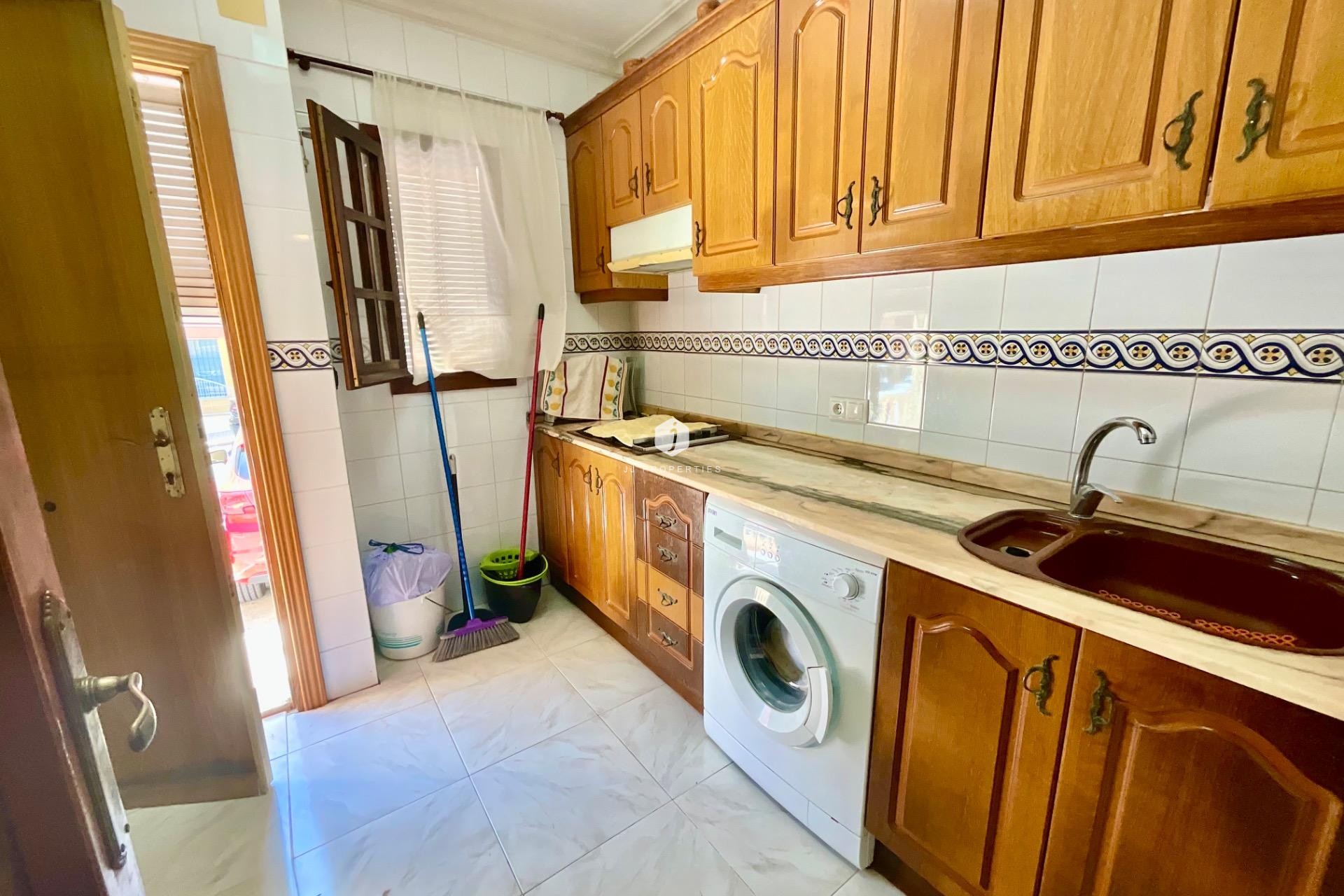 Resale - Bungalow -
Torrevieja - Torreblanca