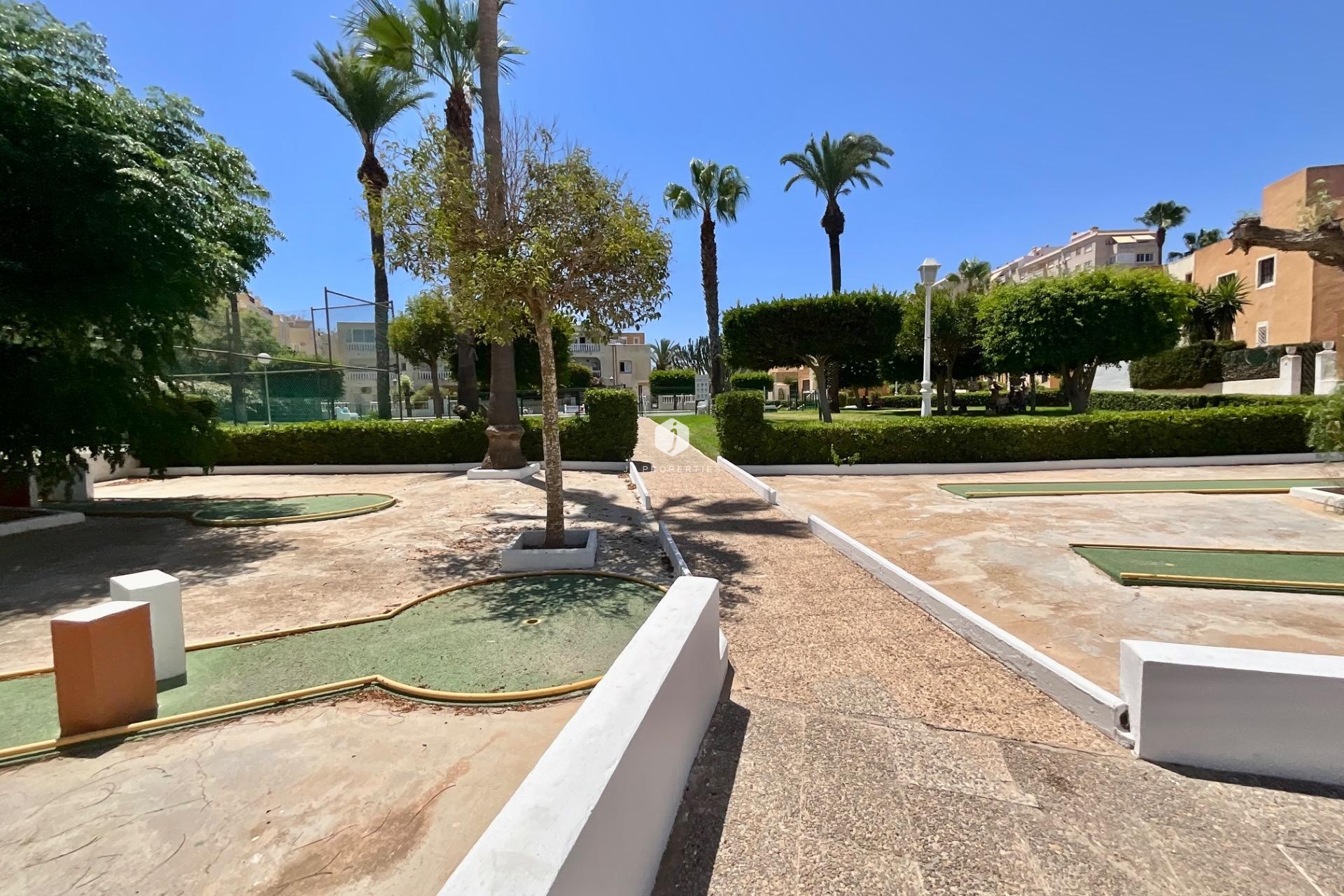 Resale - Bungalow -
Torrevieja - Torreblanca