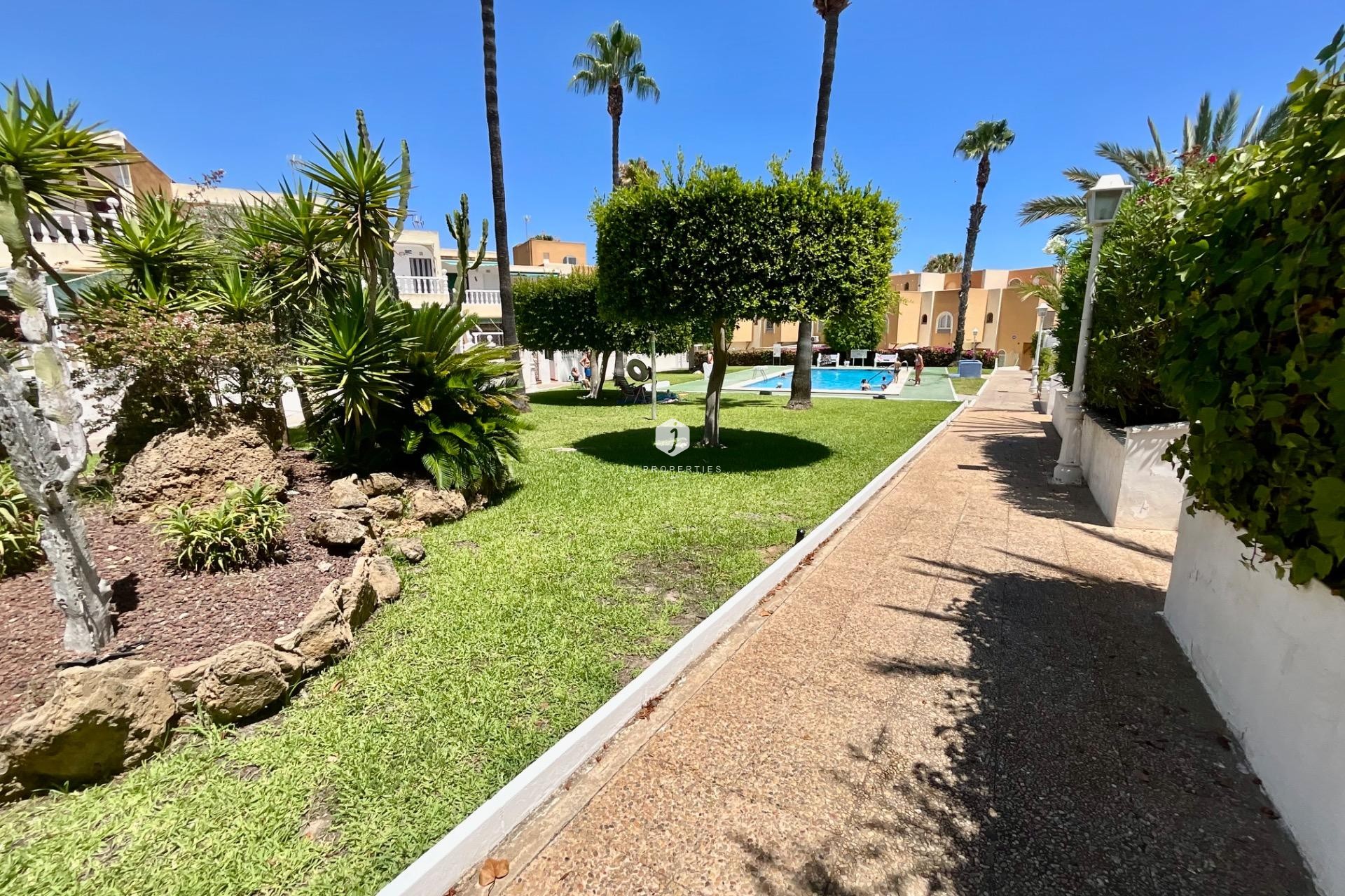 Resale - Bungalow -
Torrevieja - Torreblanca