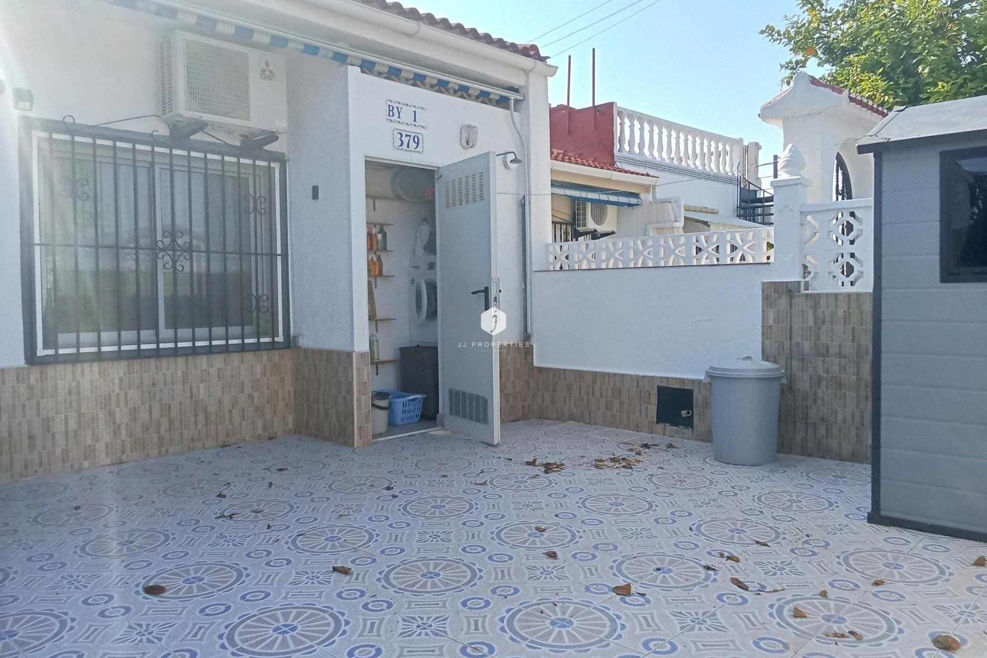 Resale - Bungalow -
Torrevieja - Torretas