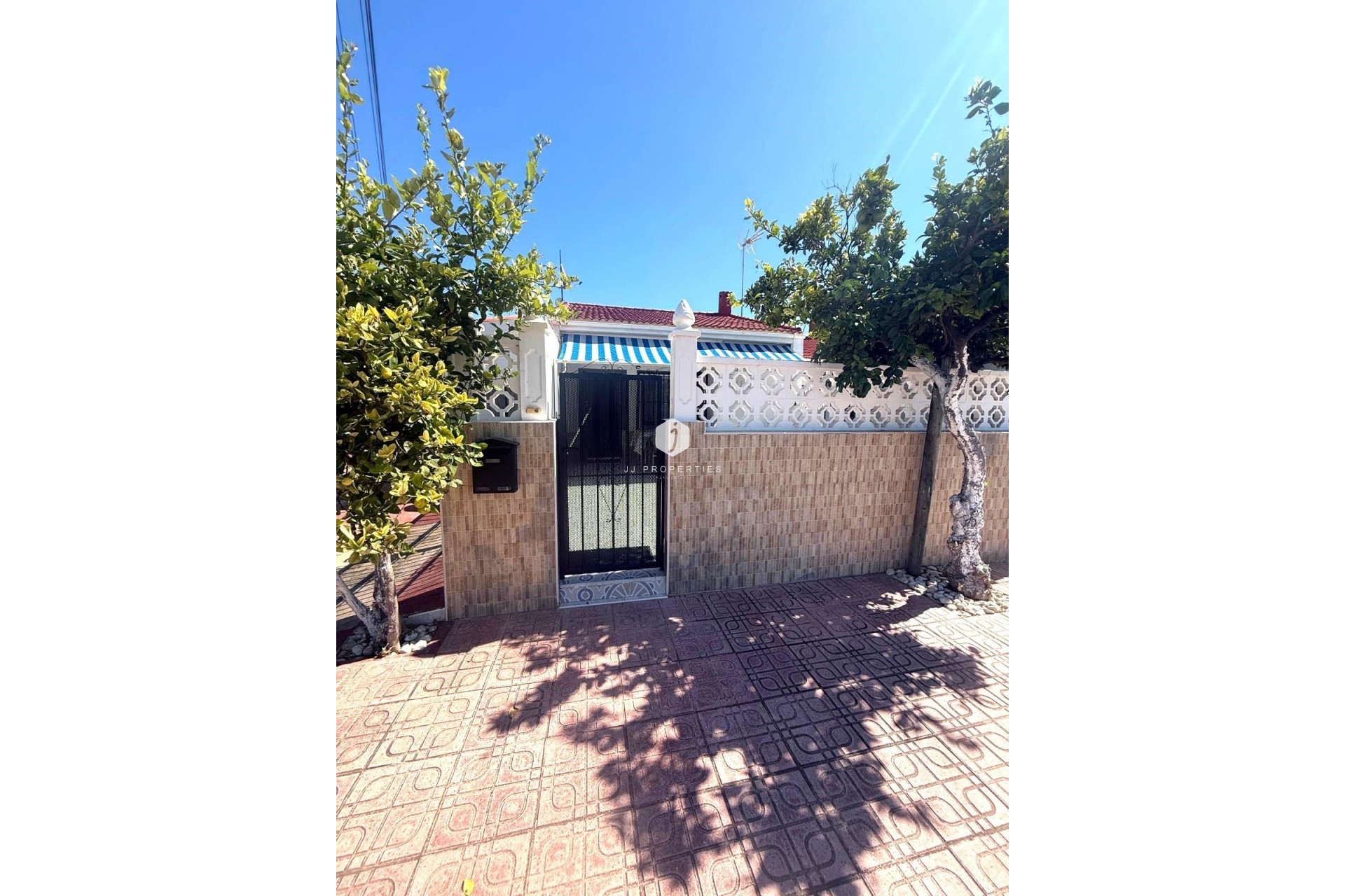 Resale - Bungalow -
Torrevieja - Torretas