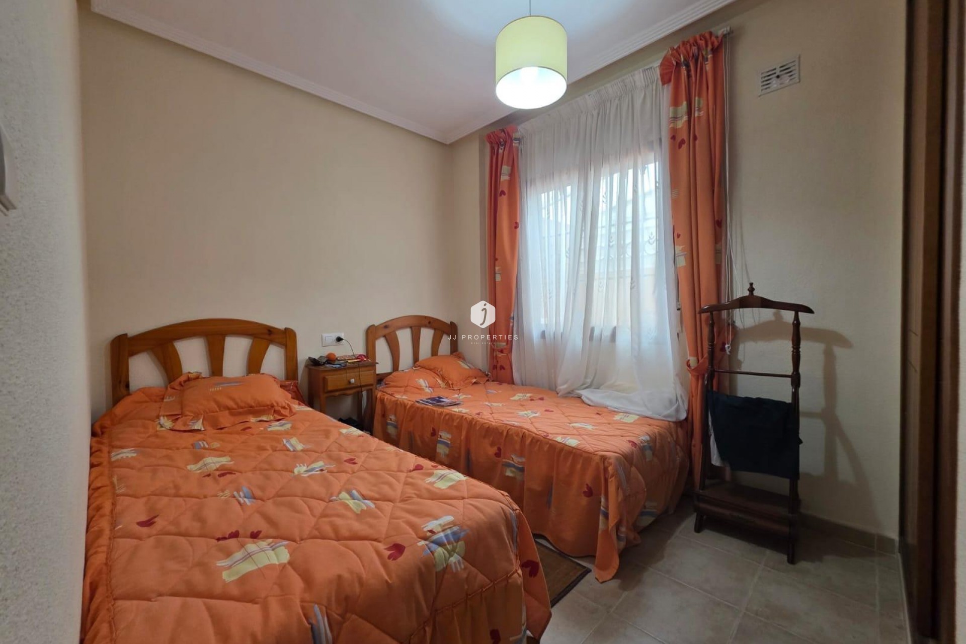 Resale - Bungalow -
Torrevieja - Zona Los Frutales
