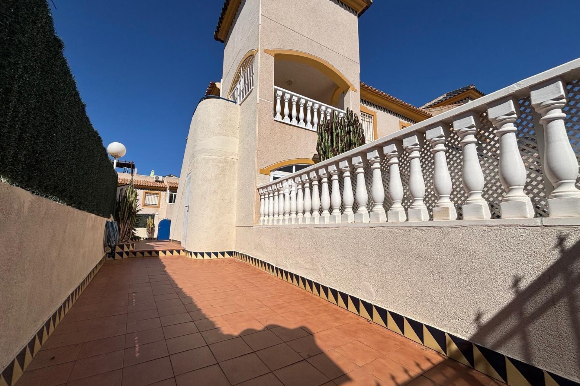 Resale - Bungalow -
Torrevieja