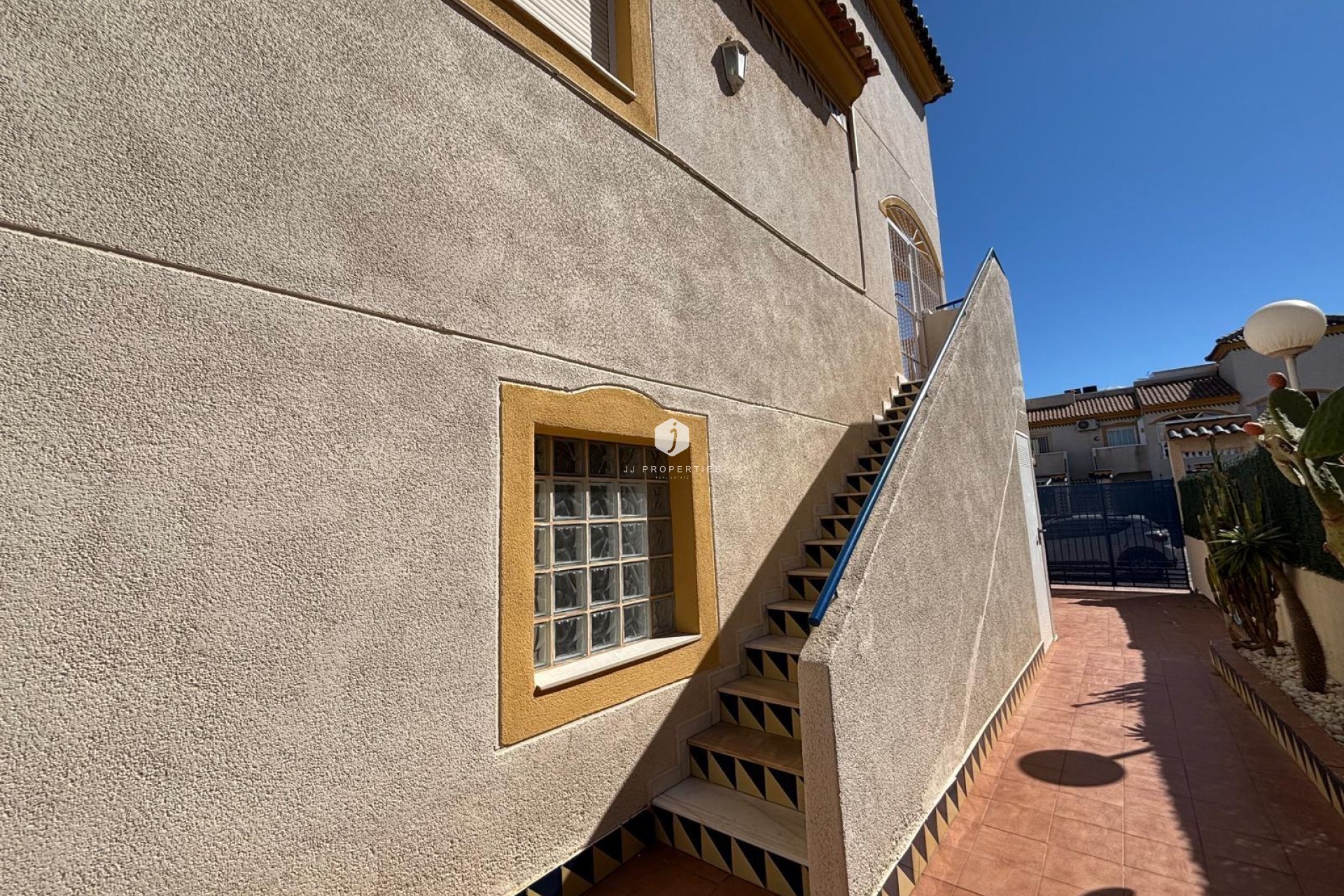 Resale - Bungalow -
Torrevieja