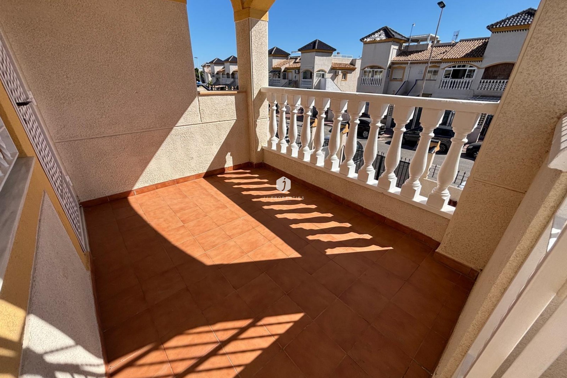 Resale - Bungalow -
Torrevieja