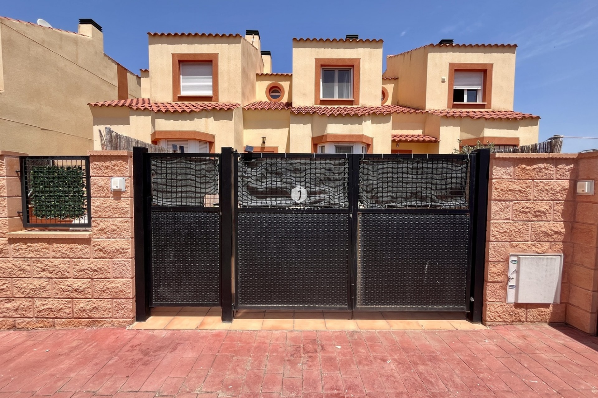 Resale - Chalet -
Cabo Roig - Costa Blanca
