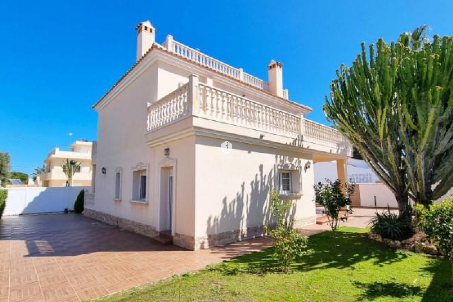 Resale - Chalet -
Cabo Roig - Costa Blanca