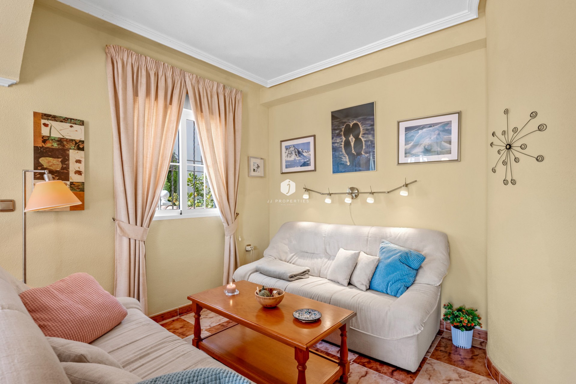 Resale - Chalet -
Cabo Roig - Costa Blanca