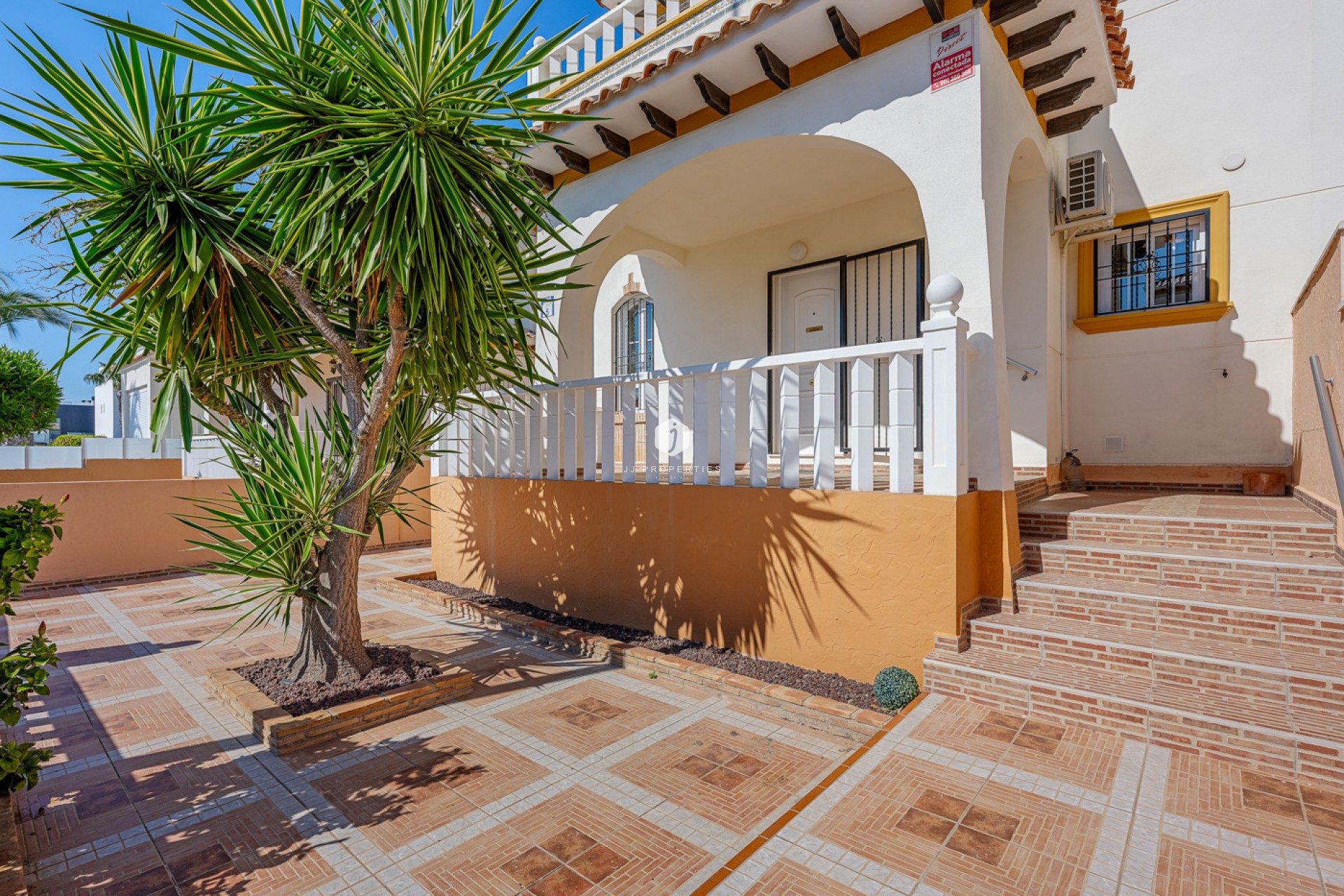 Resale - Chalet -
Cabo Roig - Costa Blanca