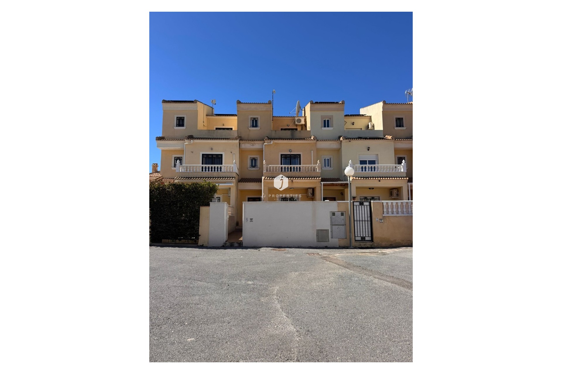 Resale - Chalet -
Campoamor - Costa Blanca