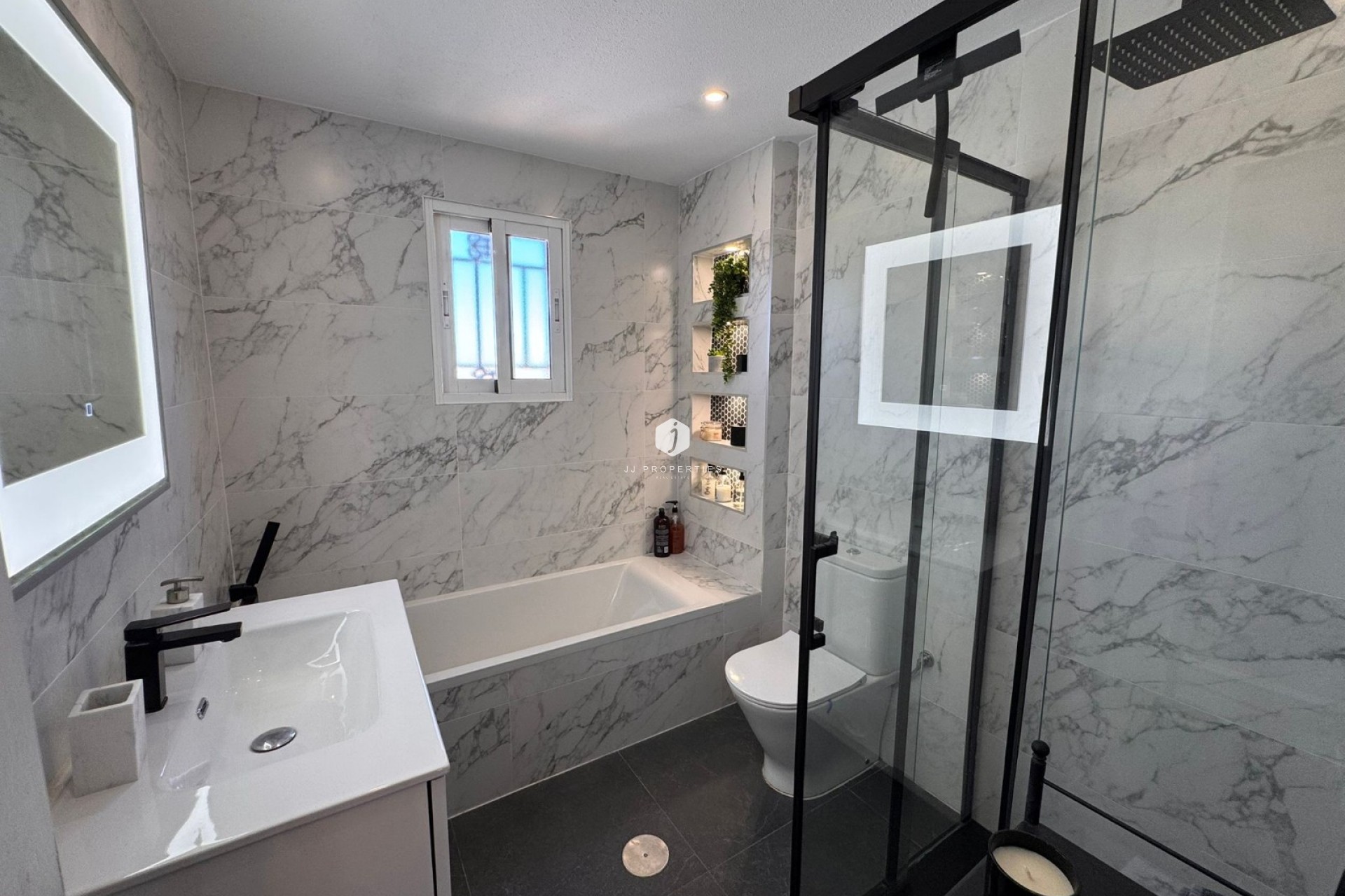 Resale - Chalet -
Campoamor - Costa Blanca