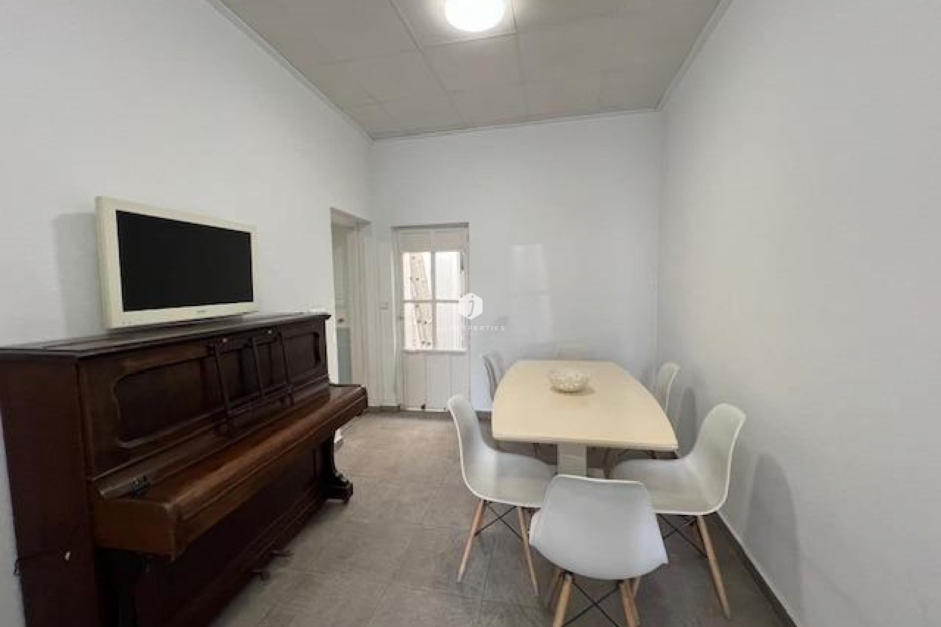 Resale - Chalet -
Dolores - Centro