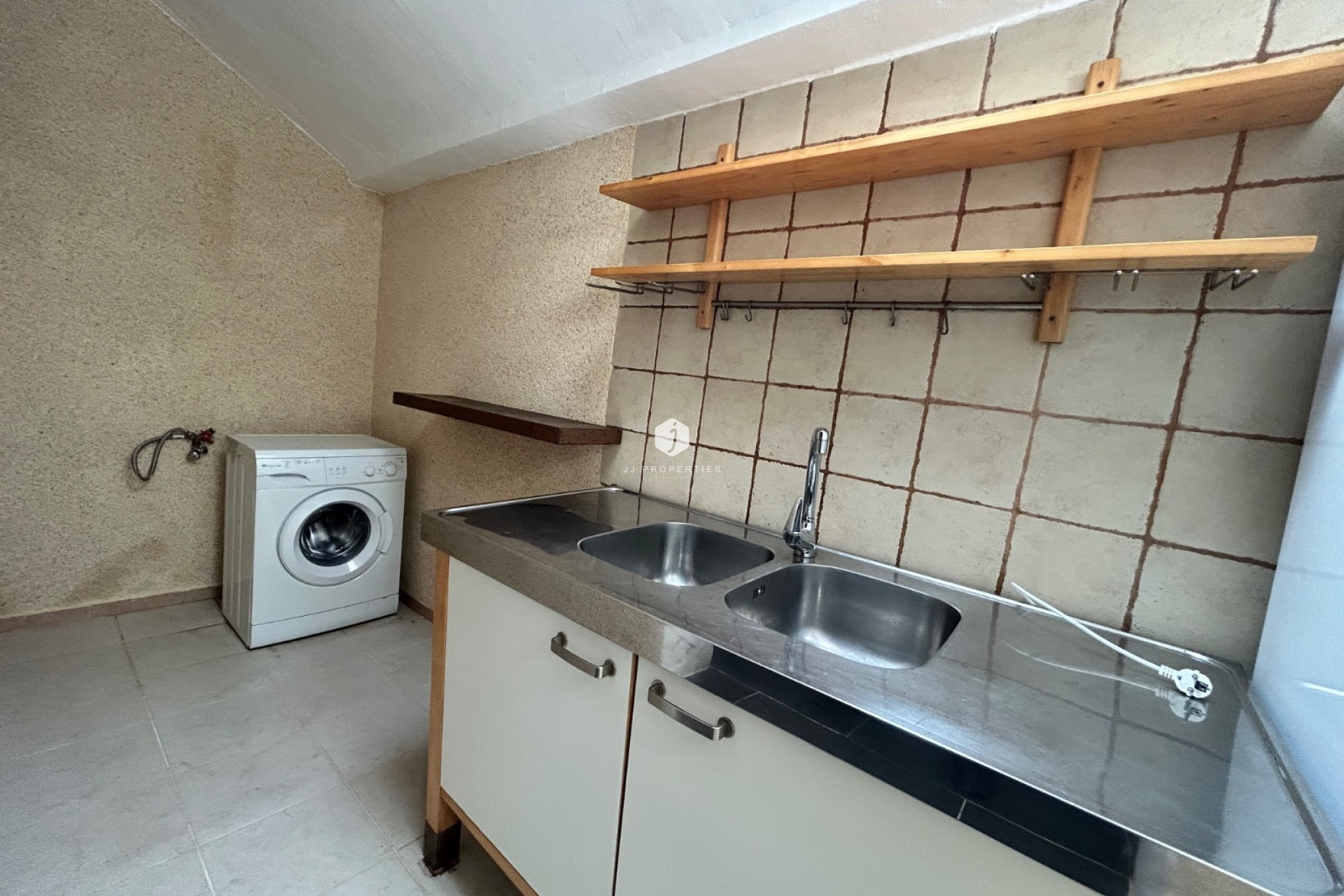 Resale - Chalet -
El Chaparral - Inland