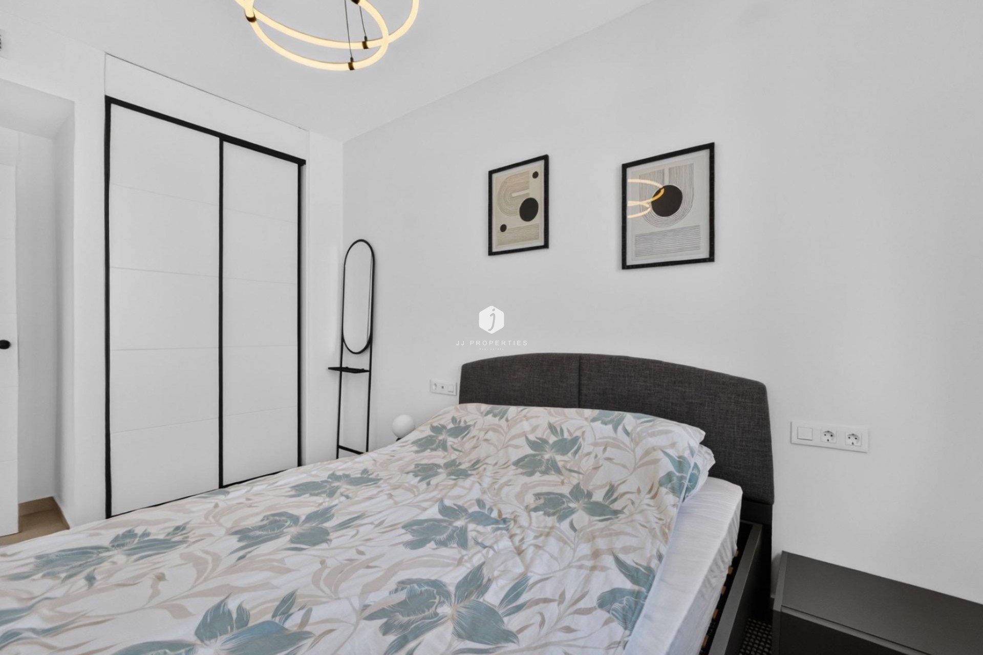 Resale - Chalet -
El Raso - Guardamar del Segura