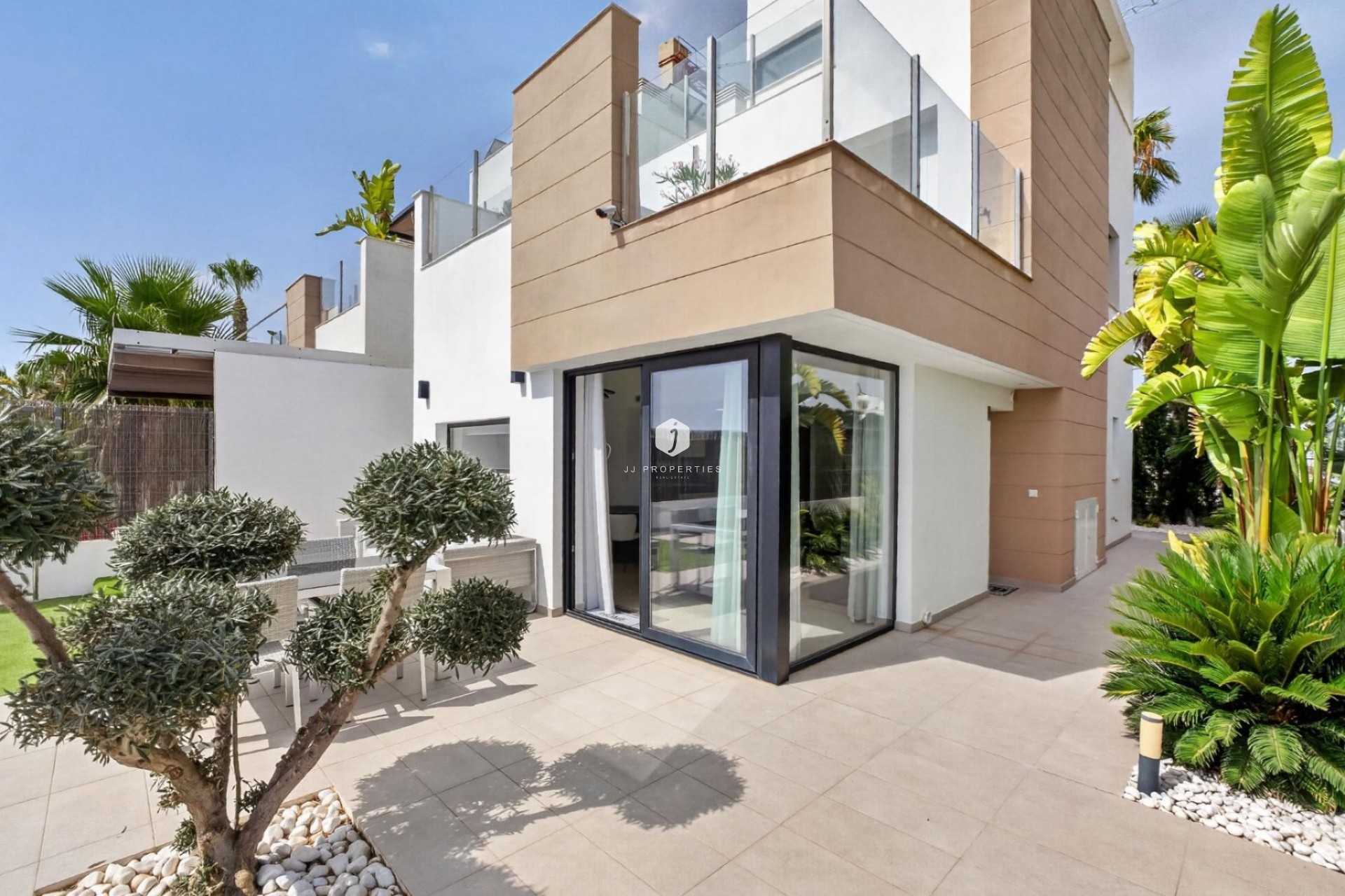 Resale - Chalet -
El Raso - Guardamar del Segura