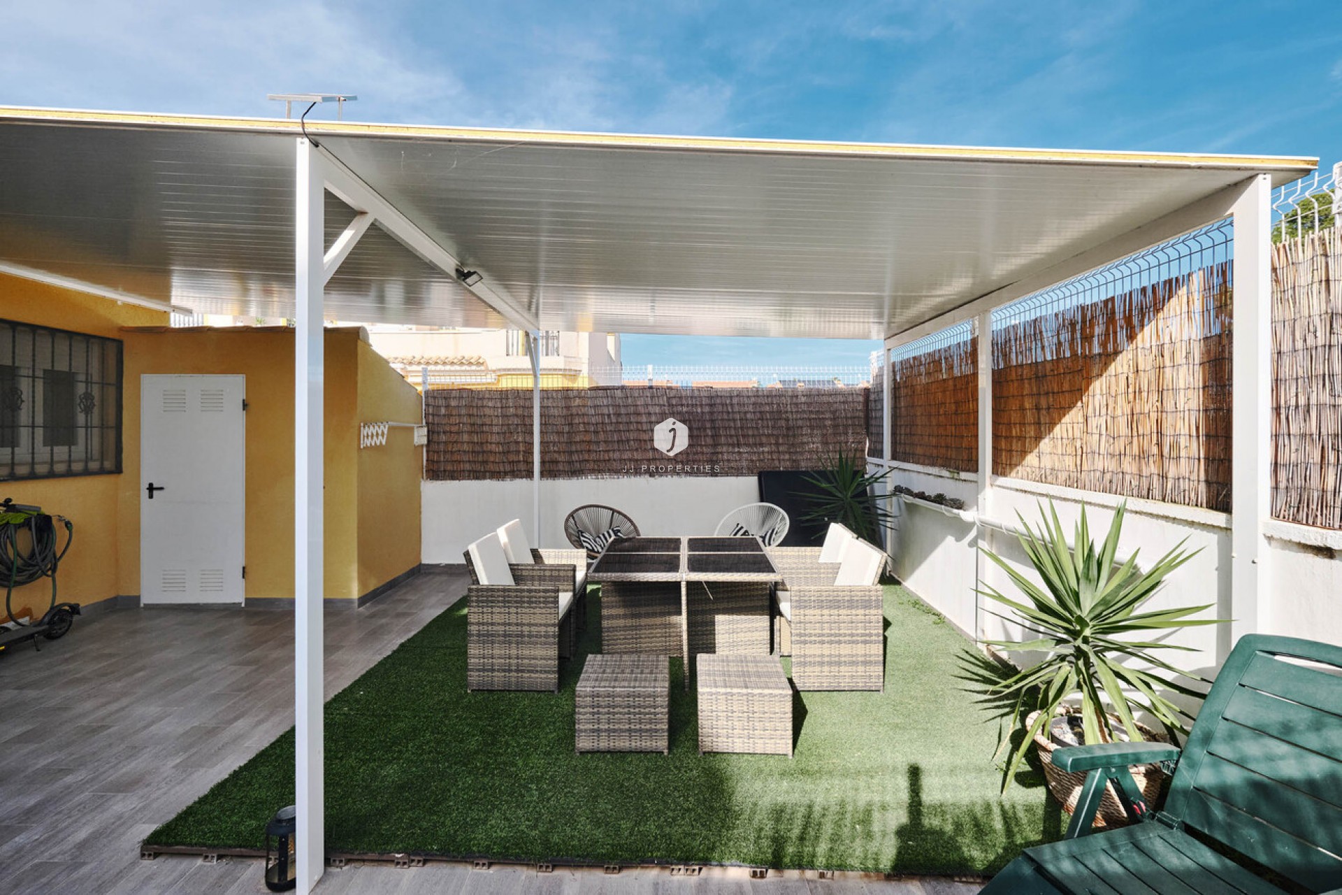 Resale - Chalet -
Guardamar del Segura - El Raso