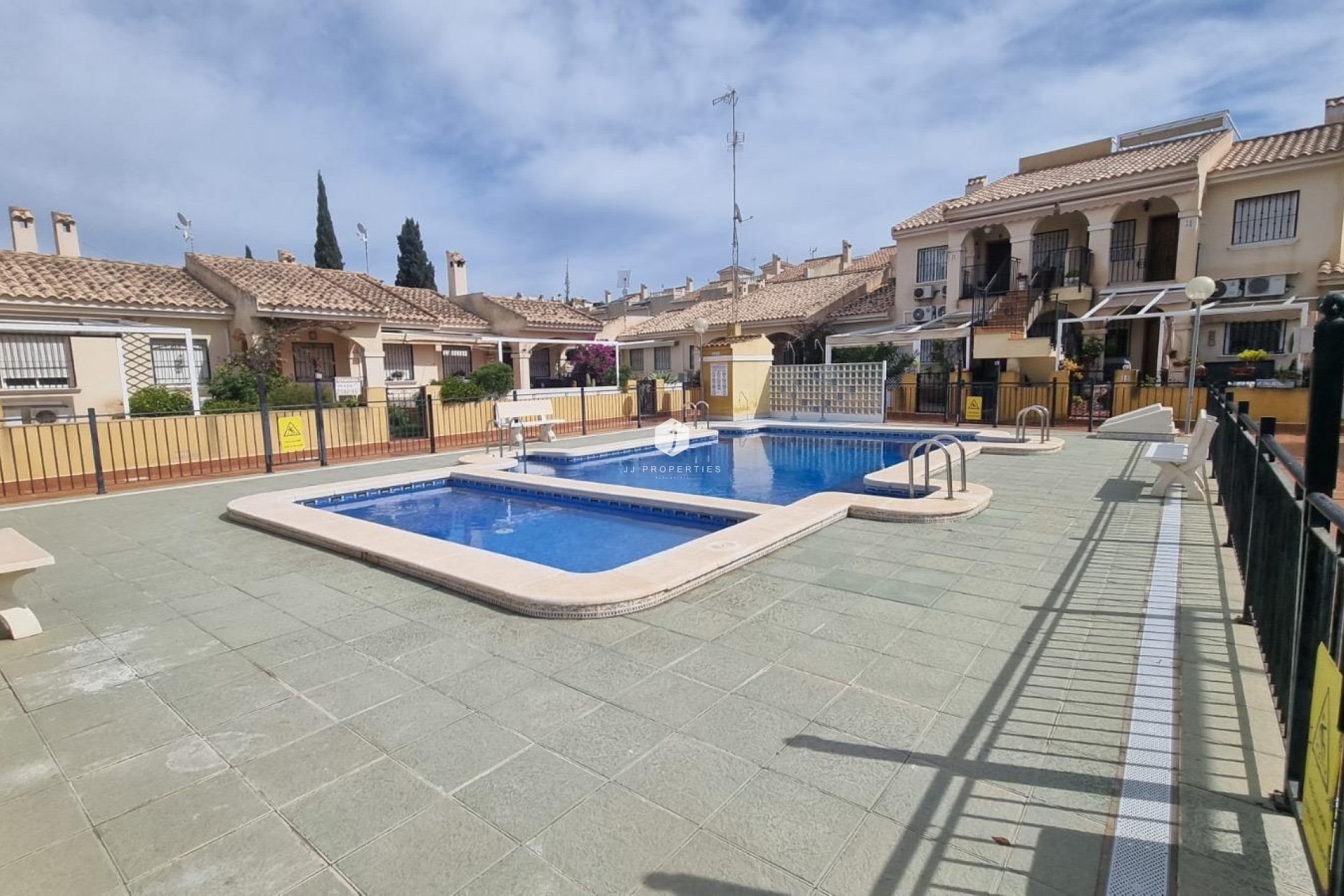 Resale - Chalet -
Guardamar del Segura - Urbanizaciones