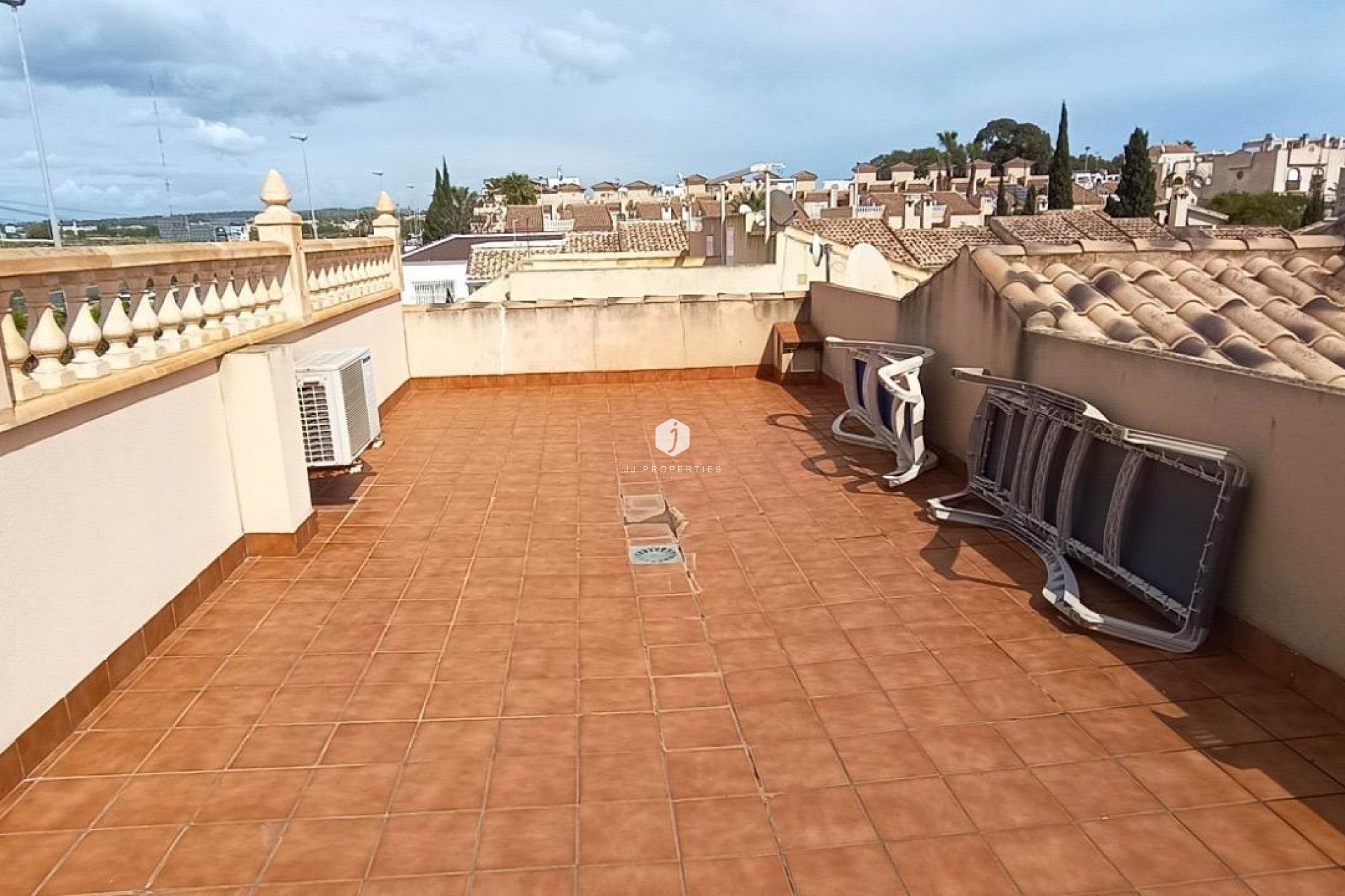 Resale - Chalet -
Guardamar del Segura - Urbanizaciones