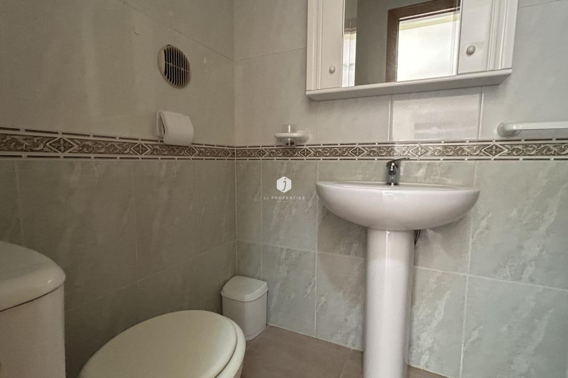 Resale - Chalet -
Los Altos - Costa Blanca