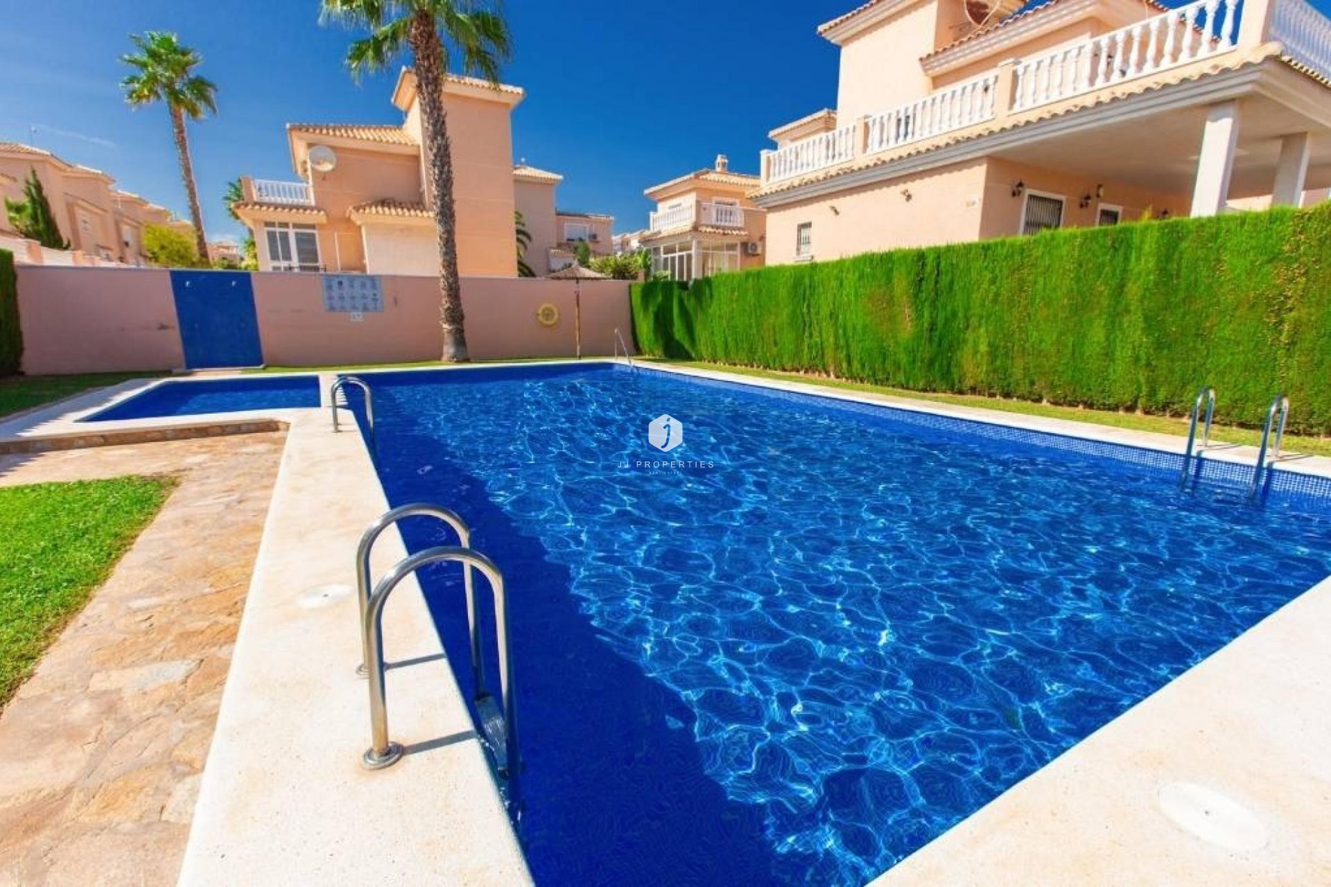 Resale - Chalet -
Los Altos - Costa Blanca