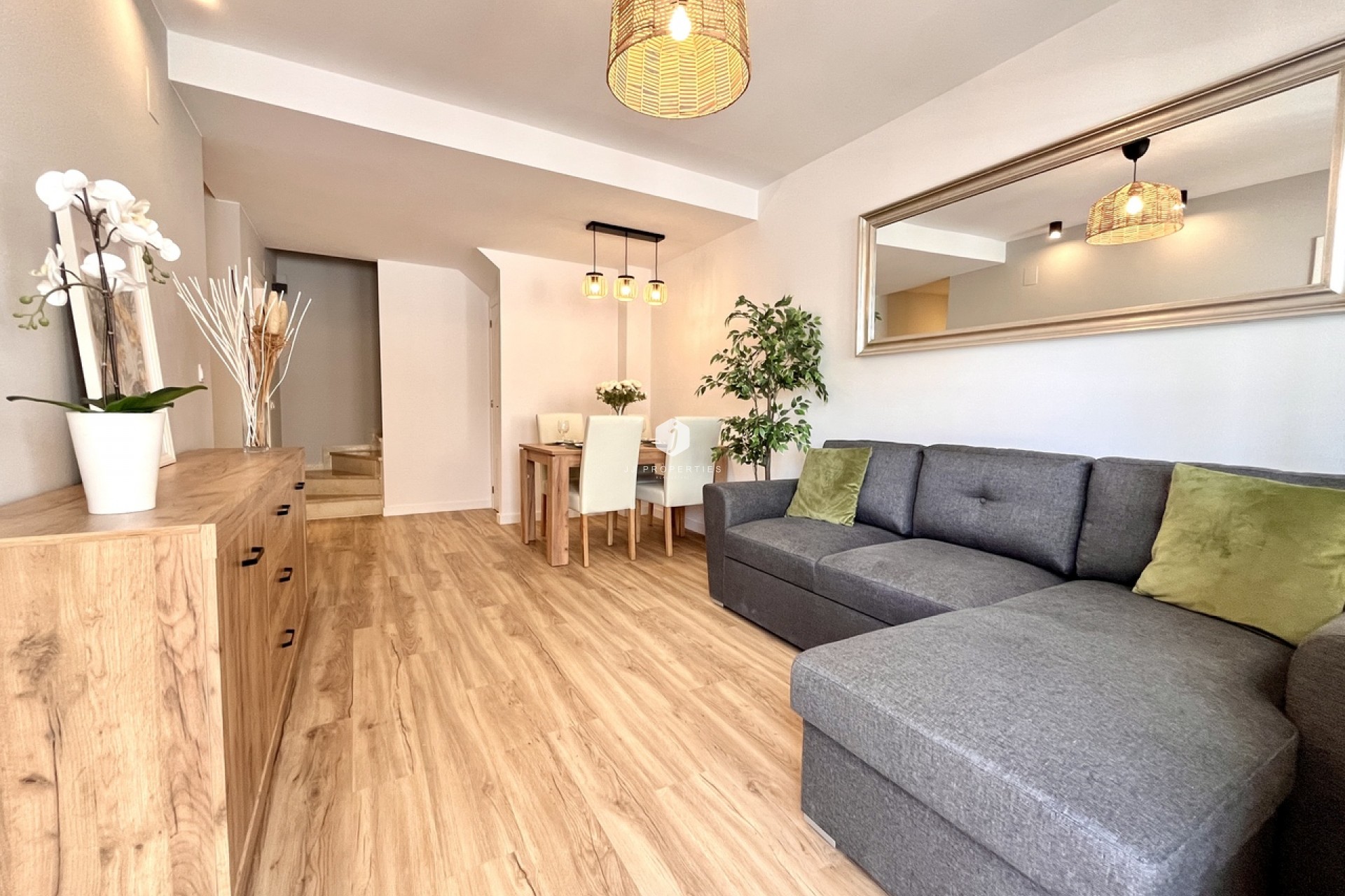 Resale - Chalet -
Los Altos - Costa Blanca