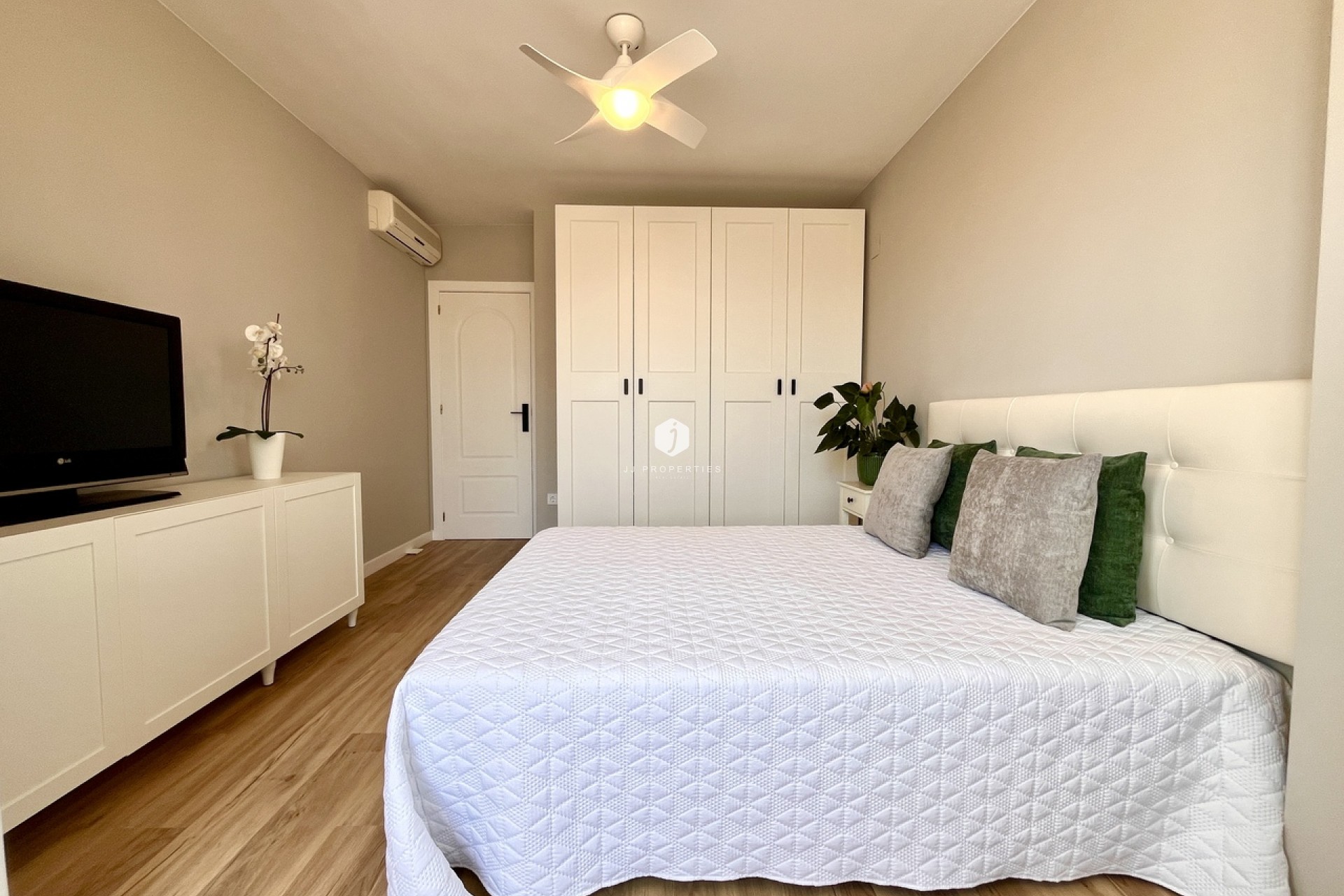 Resale - Chalet -
Los Altos - Costa Blanca