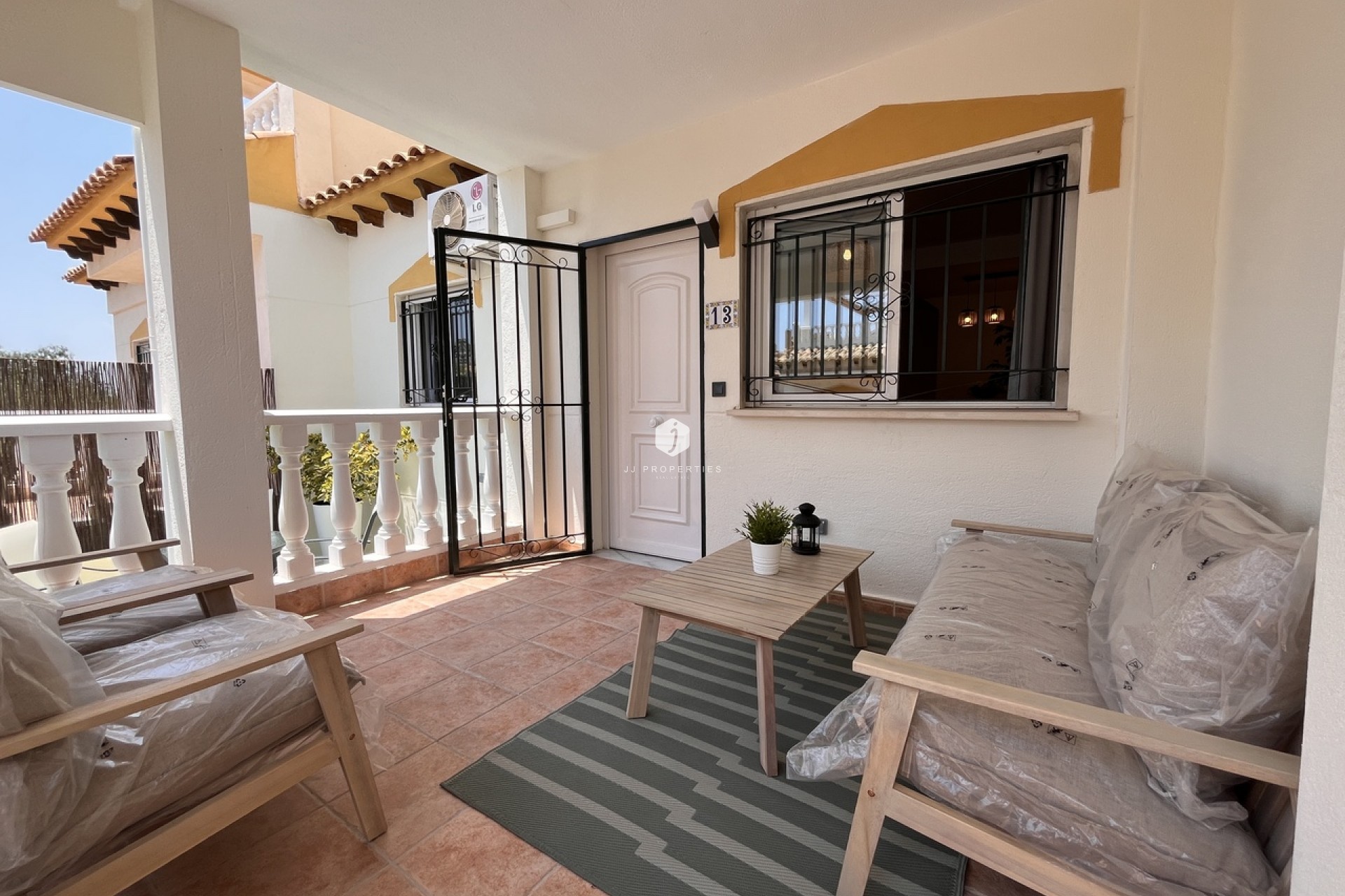 Resale - Chalet -
Los Altos - Costa Blanca