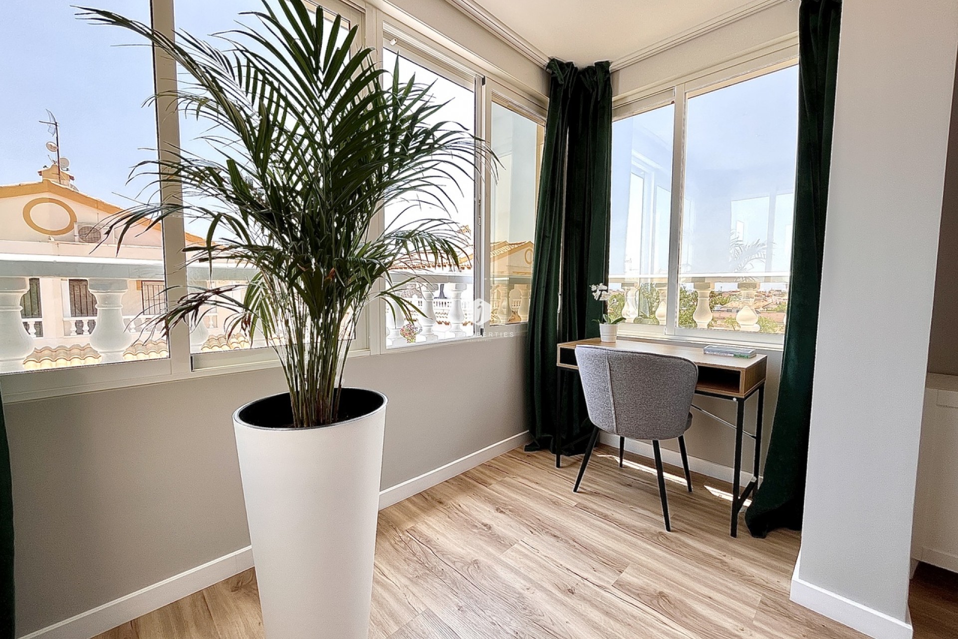 Resale - Chalet -
Los Altos - Costa Blanca