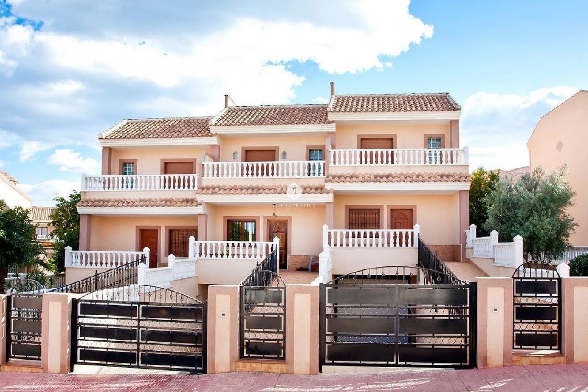 Resale - Chalet -
Los Altos - Costa Blanca