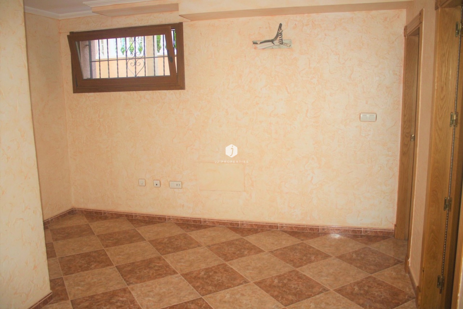 Resale - Chalet -
Los Altos - Costa Blanca