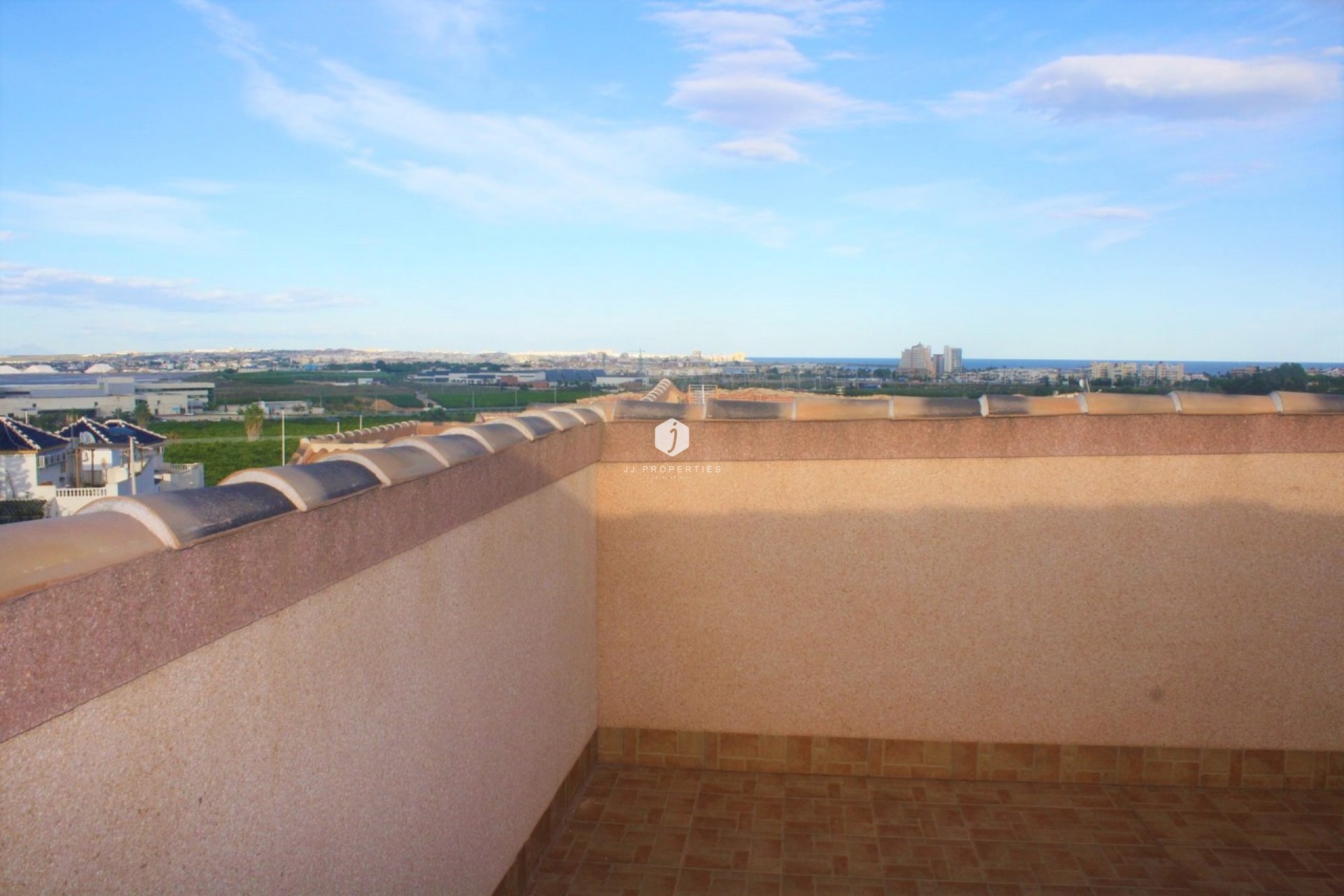 Resale - Chalet -
Los Altos - Costa Blanca