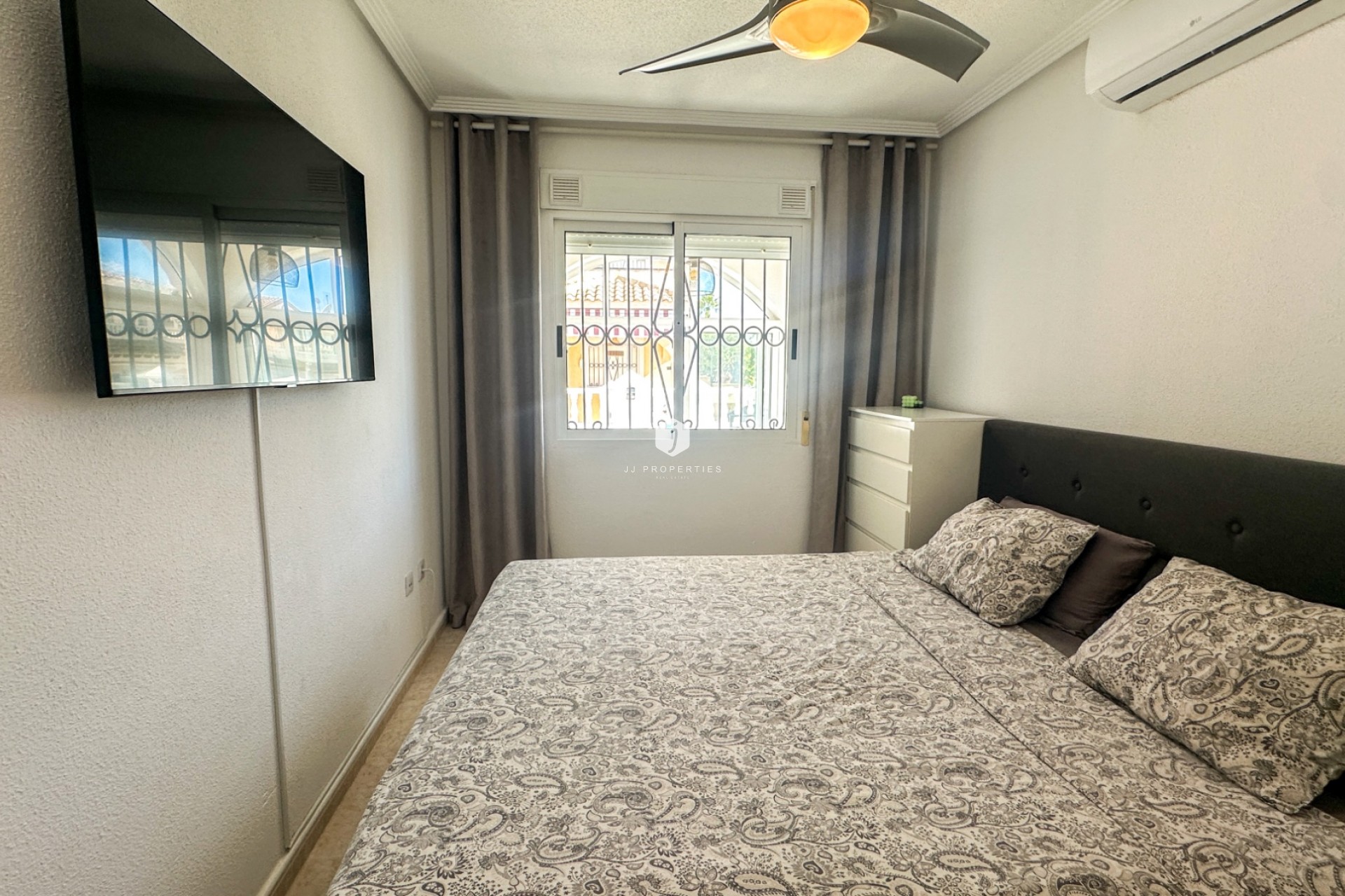 Resale - Chalet -
Los Altos - Costa Blanca