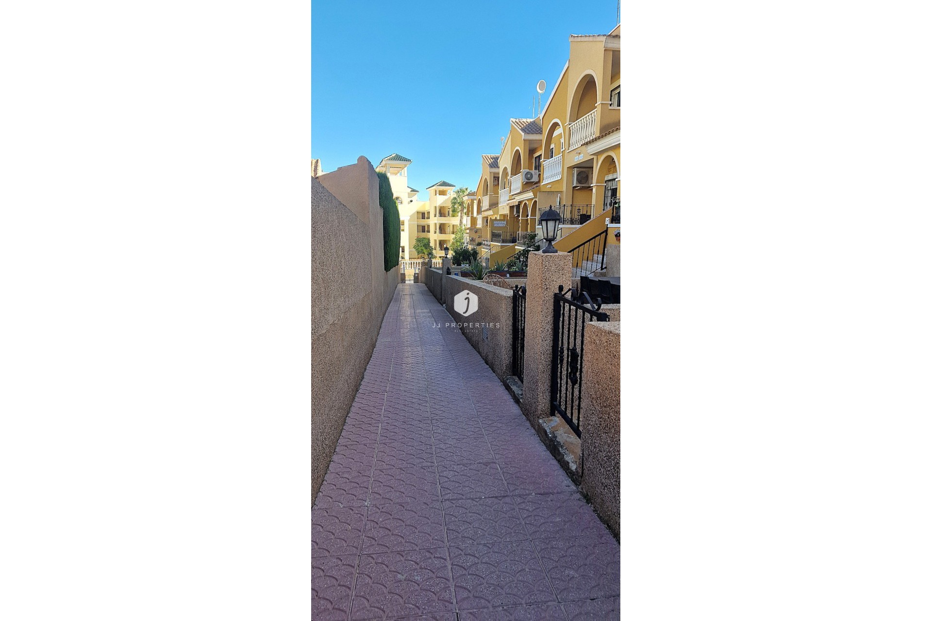 Resale - Chalet -
Orihuela Costa - Costa Blanca