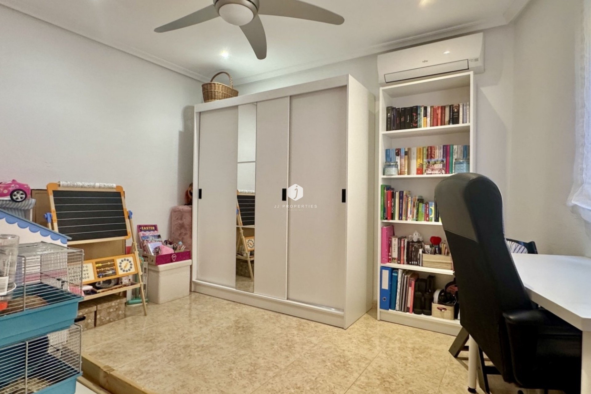 Resale - Chalet -
Orihuela Costa - Costa Blanca