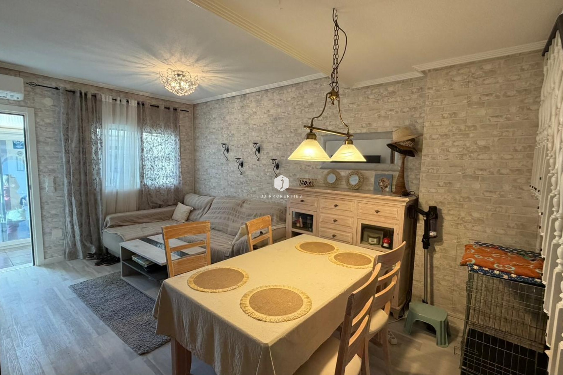 Resale - Chalet -
Orihuela Costa - Costa Blanca