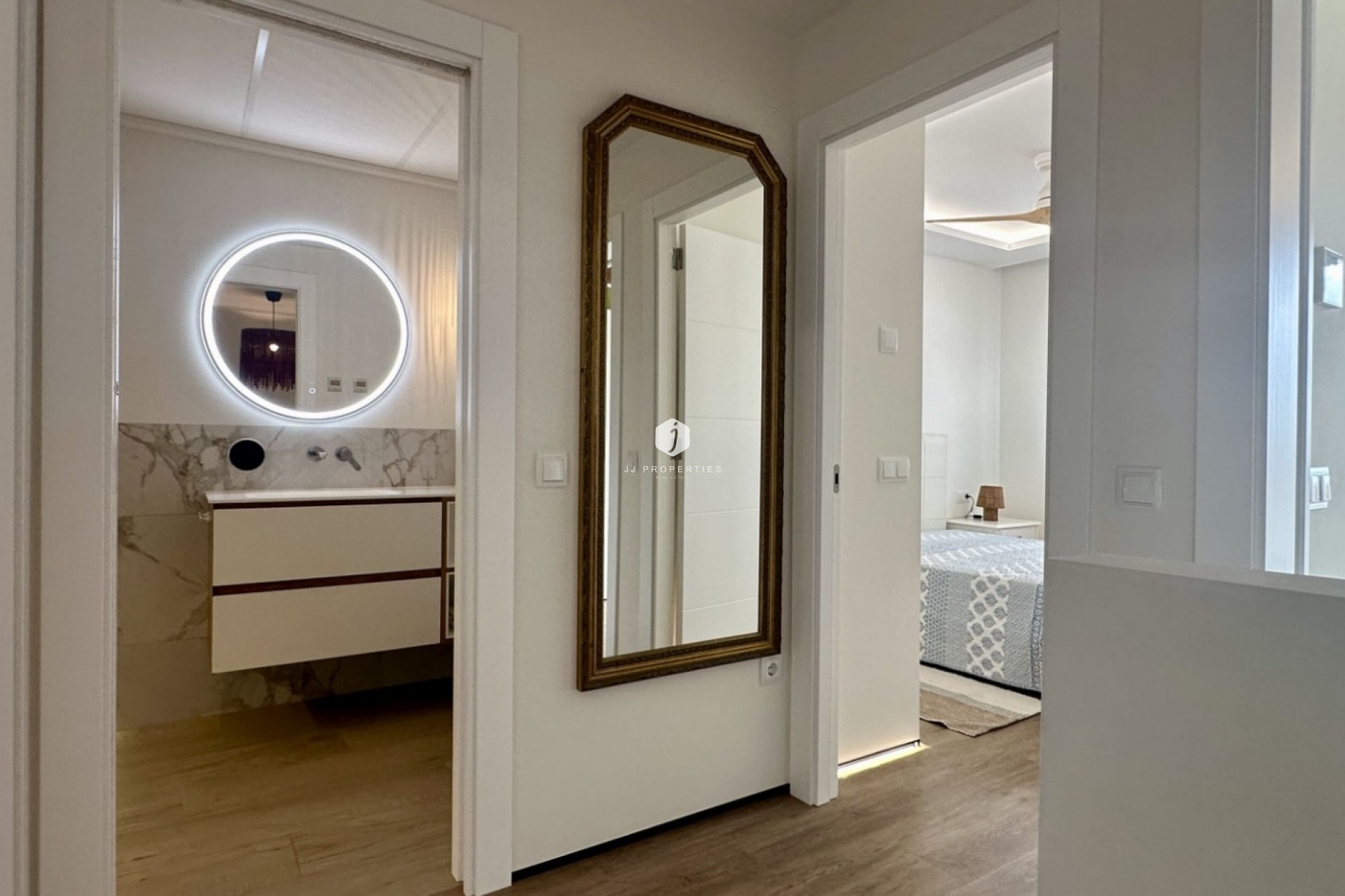 Resale - Chalet -
Orihuela Costa - Costa Blanca