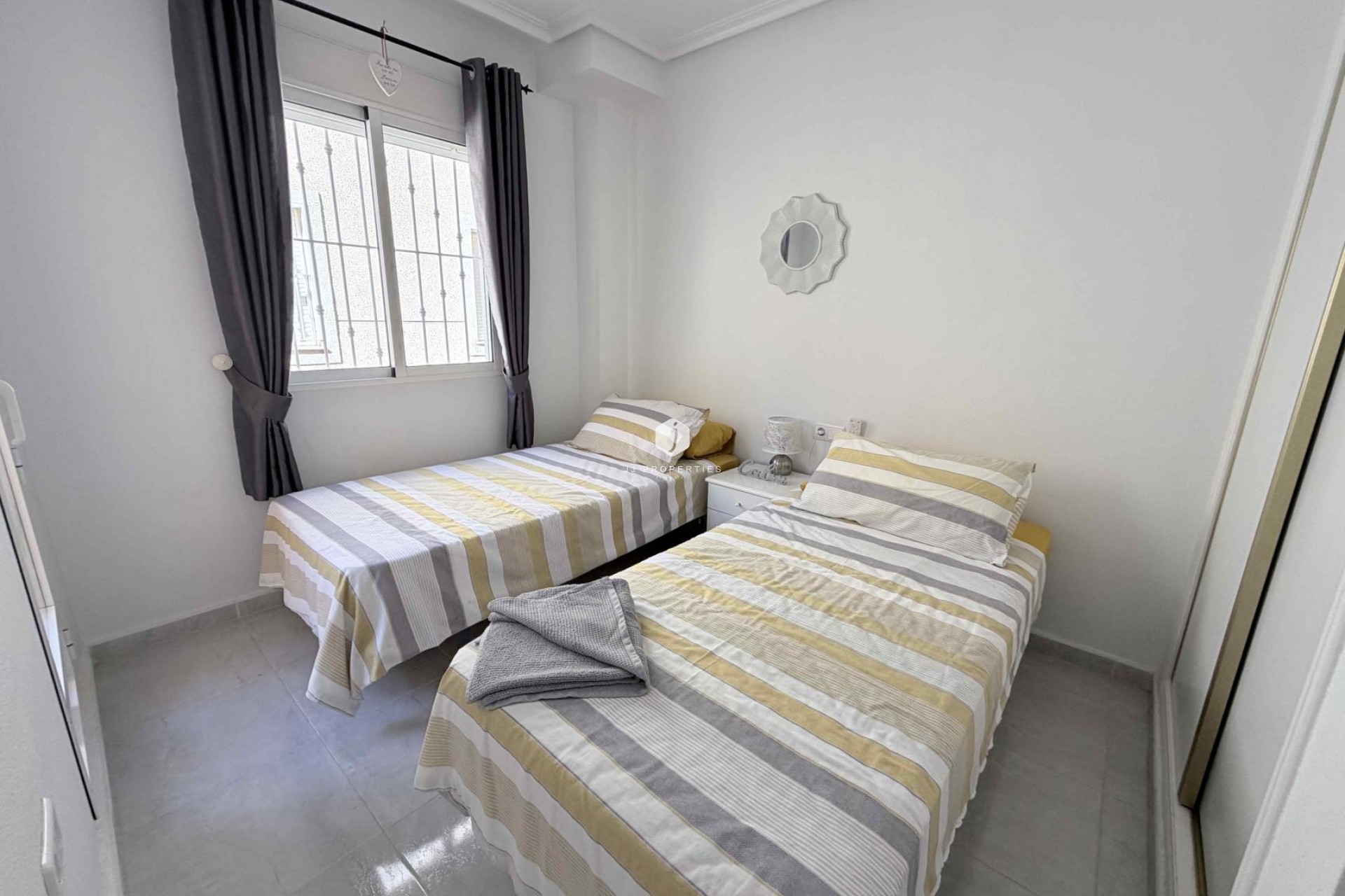 Resale - Chalet -
Orihuela Costa - Costa Blanca