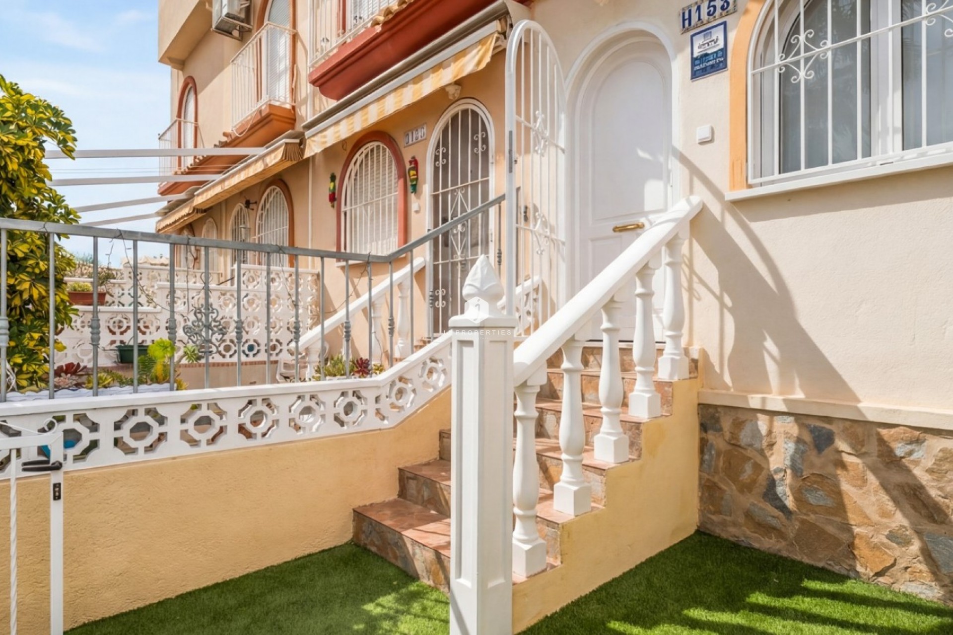 Resale - Chalet -
Orihuela Costa - Costa Blanca