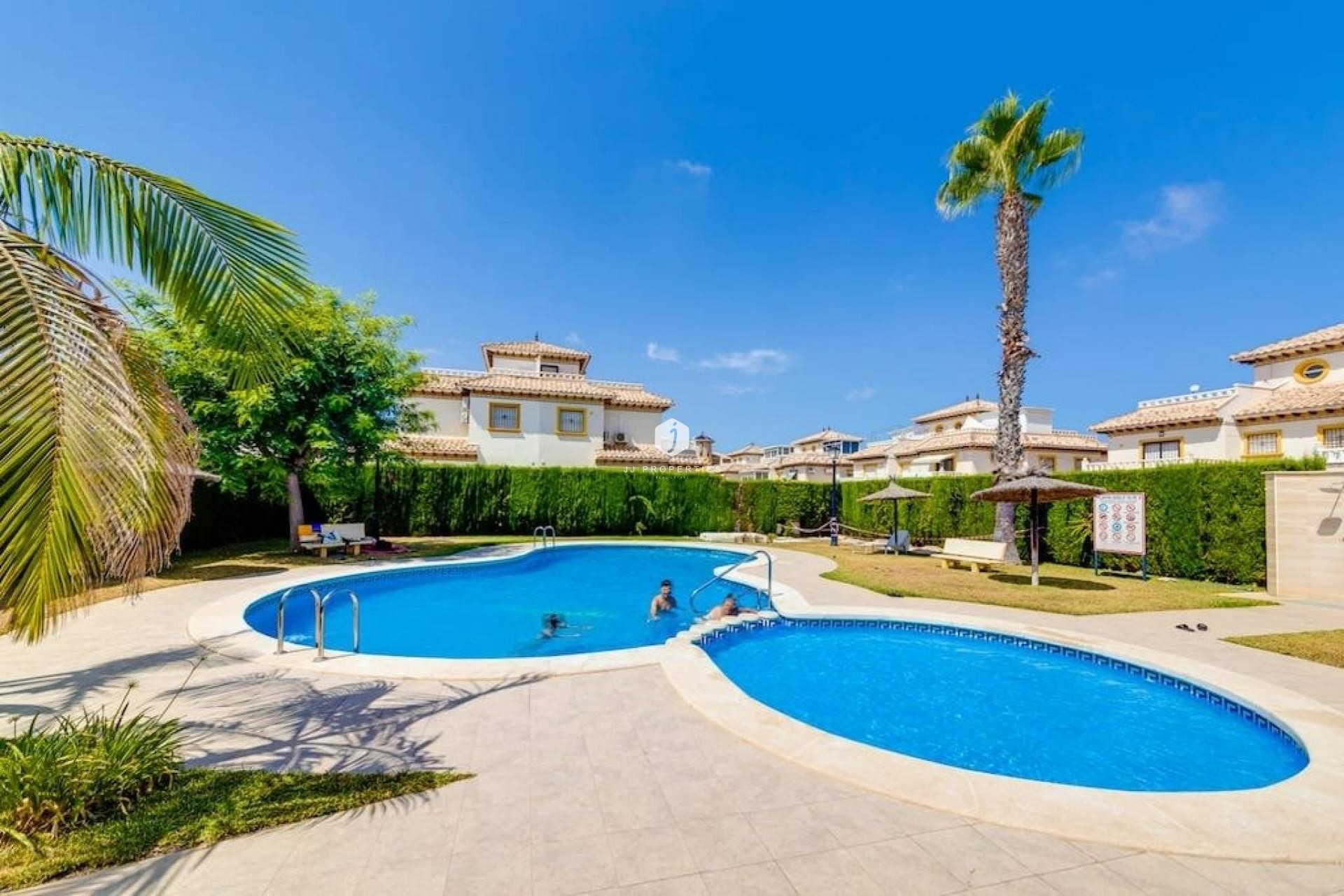 Resale - Chalet -
Orihuela Costa - Costa Blanca