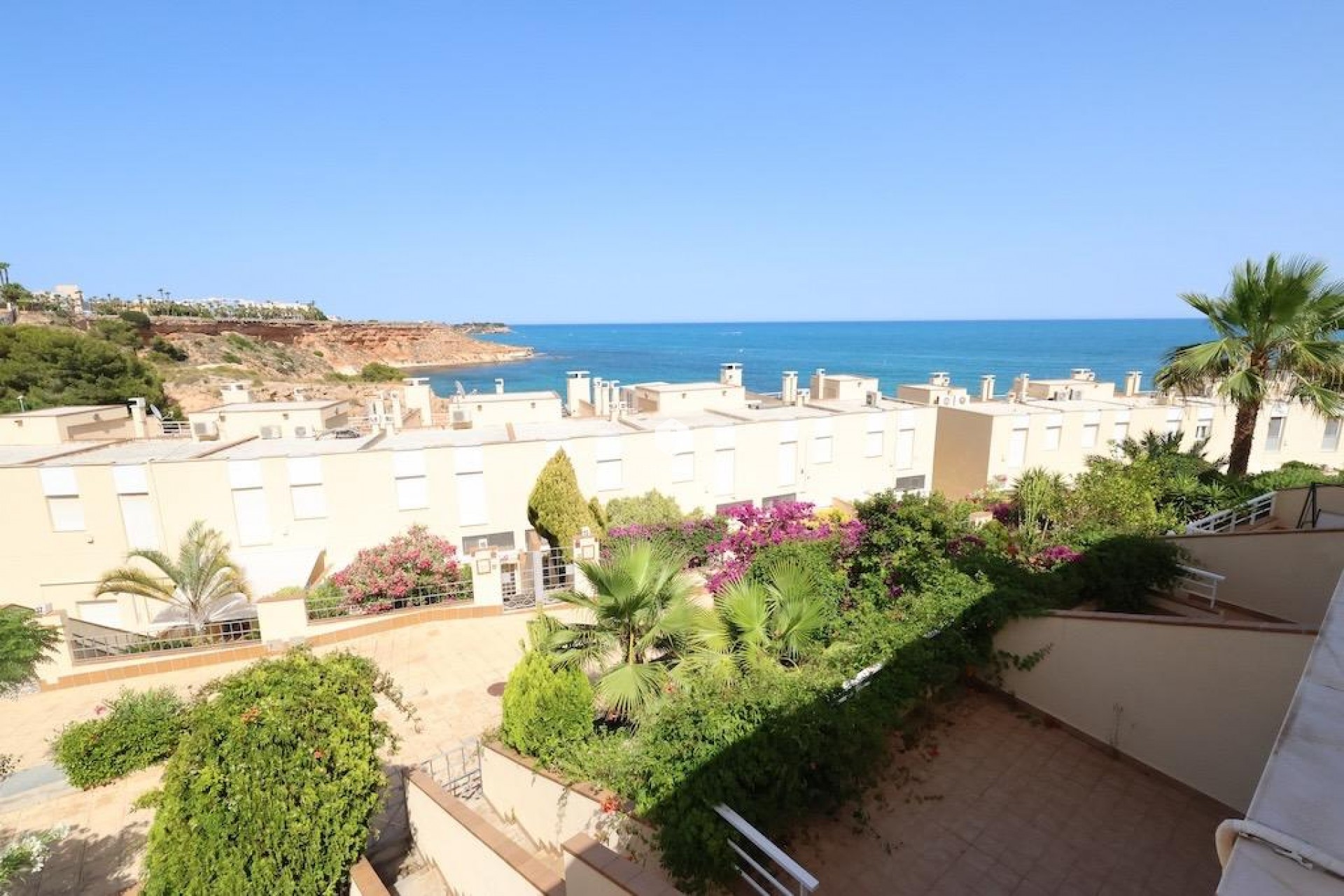 Resale - Chalet -
Orihuela Costa - Costa Blanca