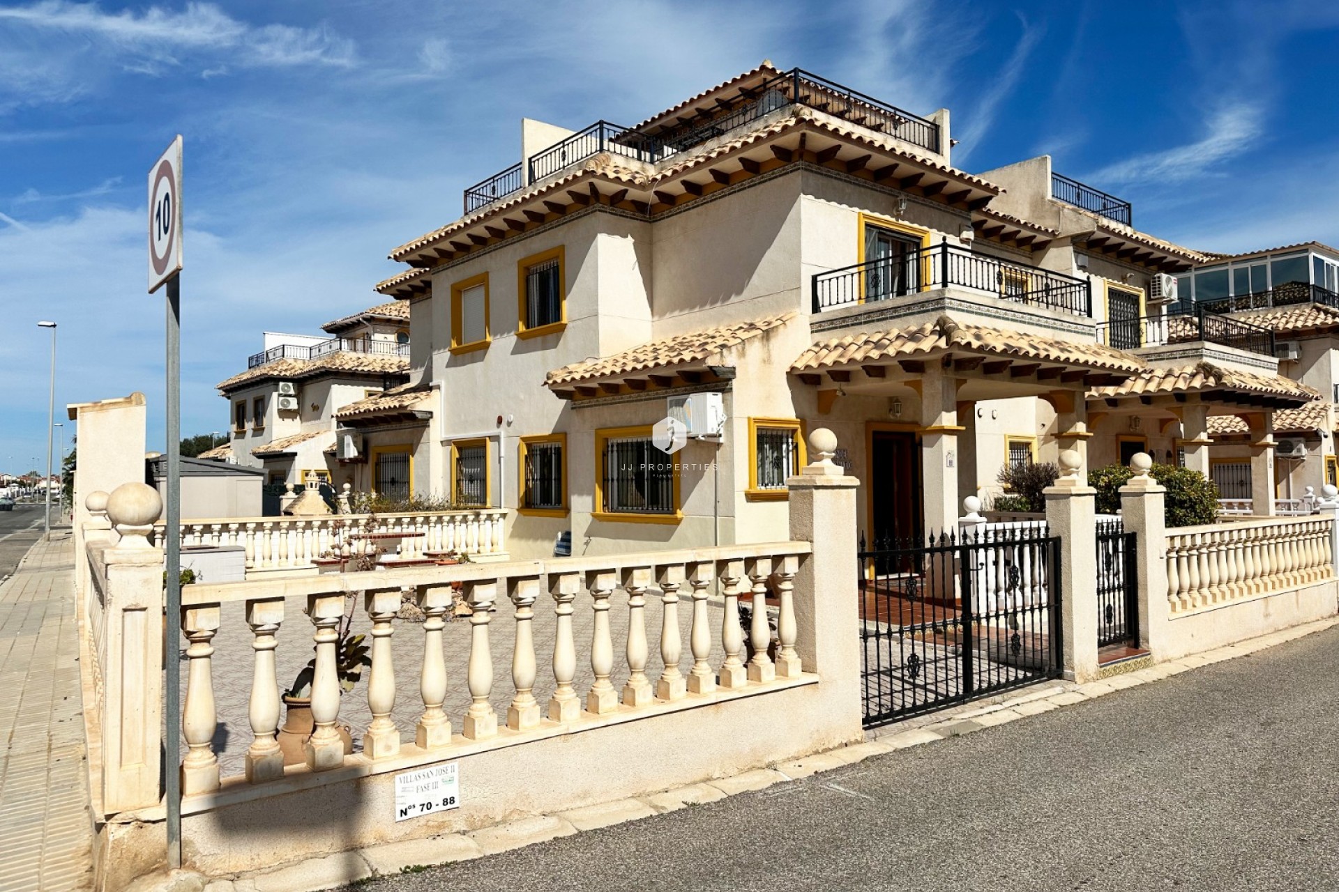 Resale - Chalet -
Orihuela Costa - Costa Blanca