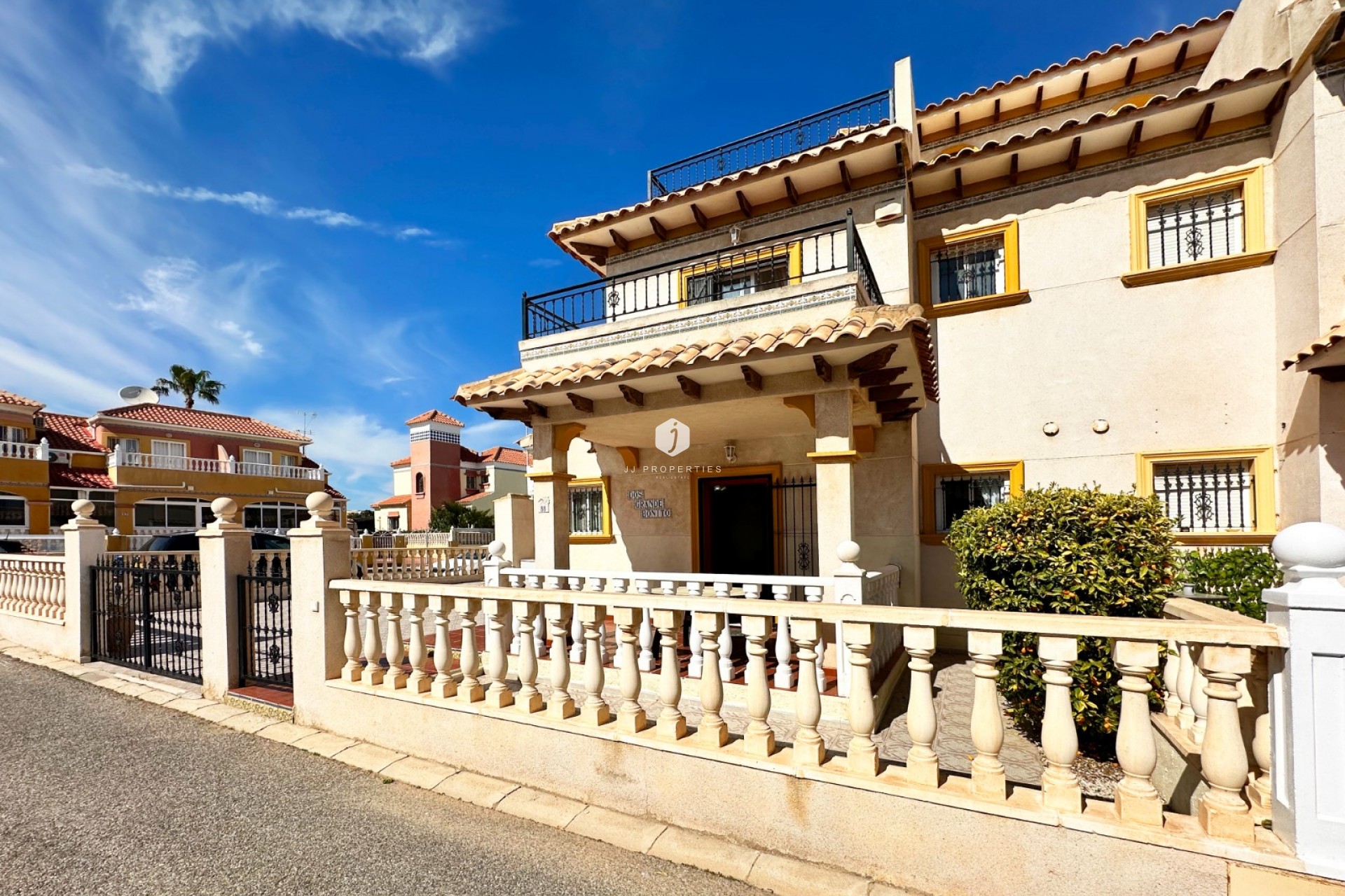 Resale - Chalet -
Orihuela Costa - Costa Blanca