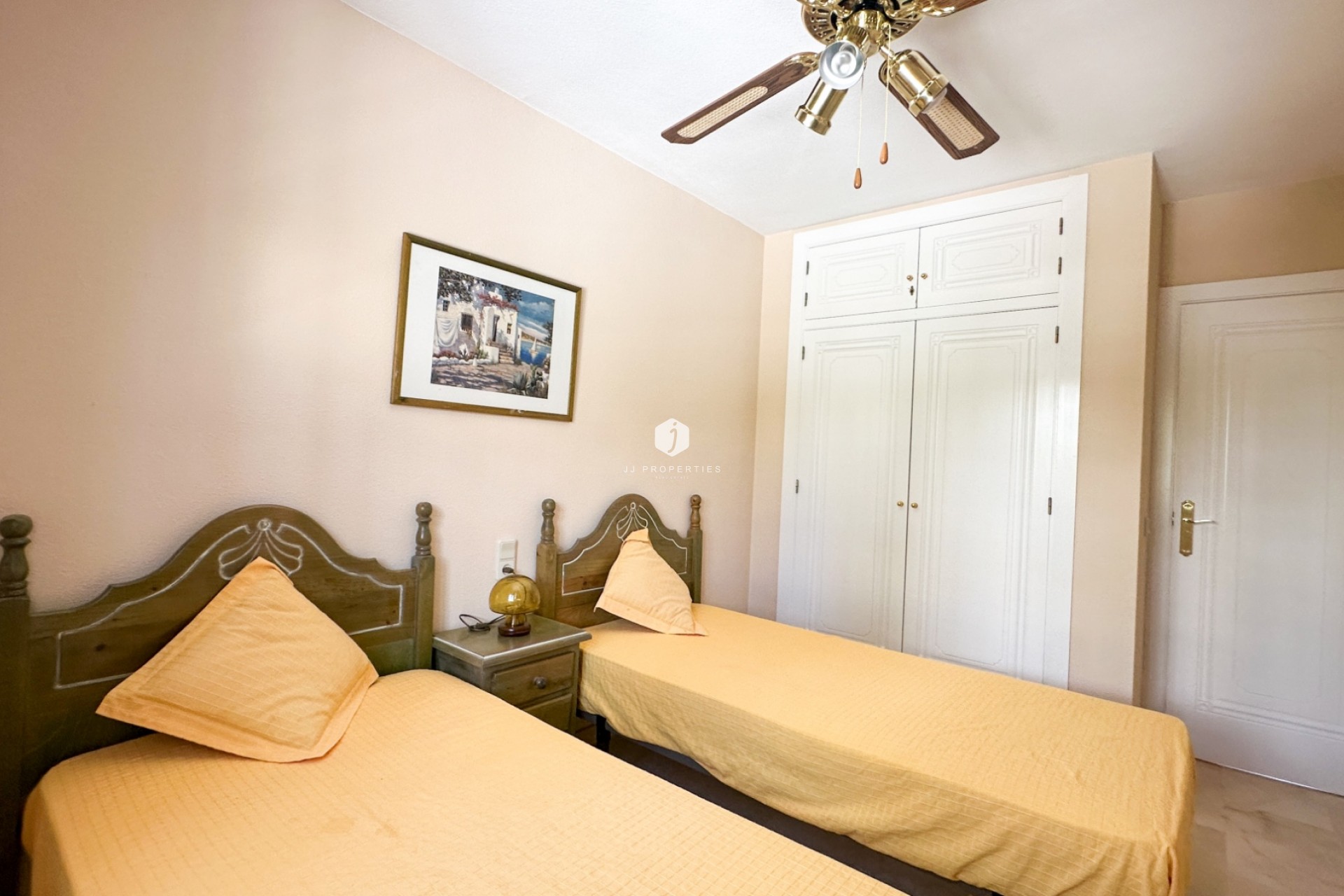 Resale - Chalet -
Orihuela Costa - Costa Blanca
