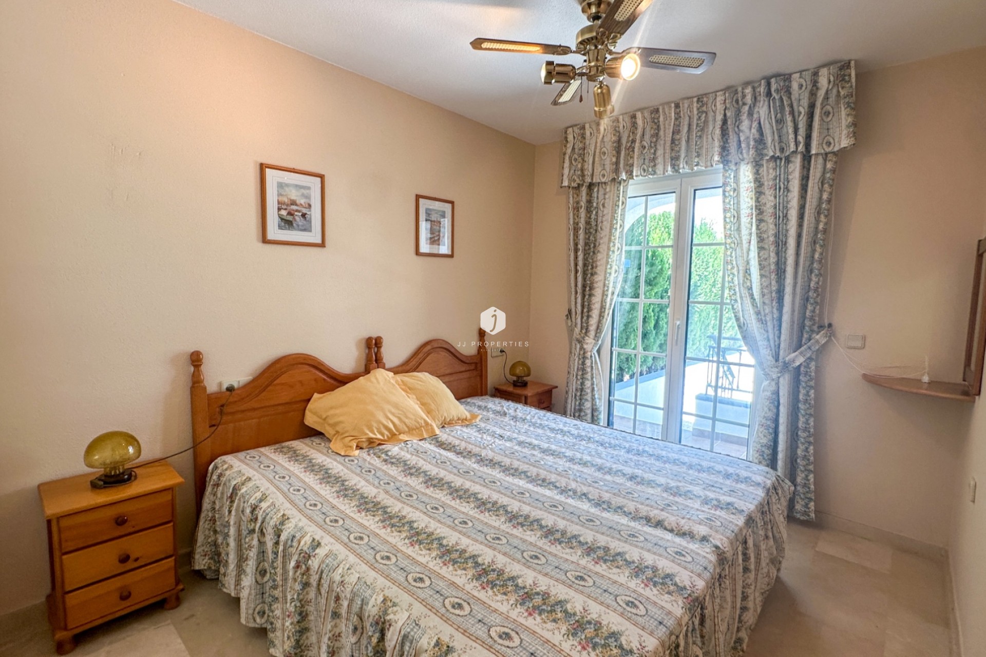 Resale - Chalet -
Orihuela Costa - Costa Blanca