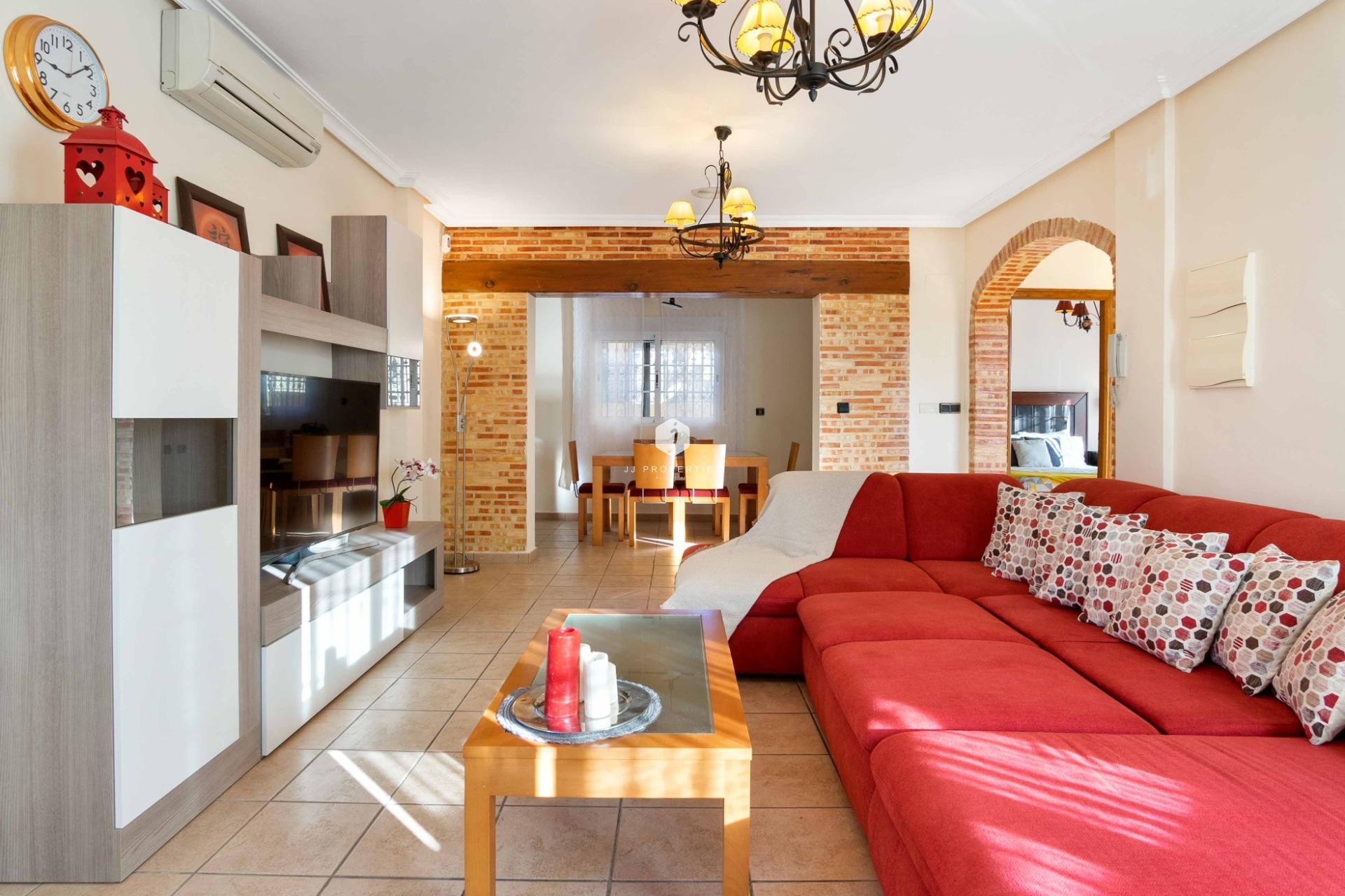 Resale - Chalet -
Orihuela Costa - La Florida