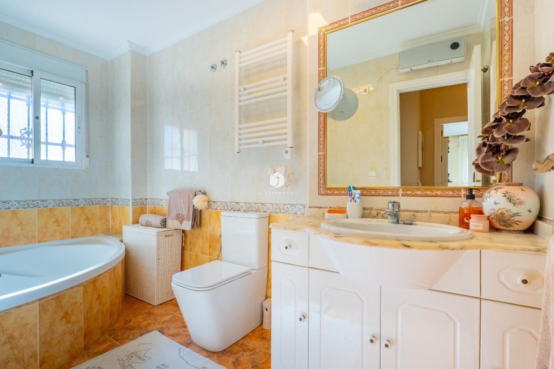 Resale - Chalet -
Orihuela Costa - La Regia