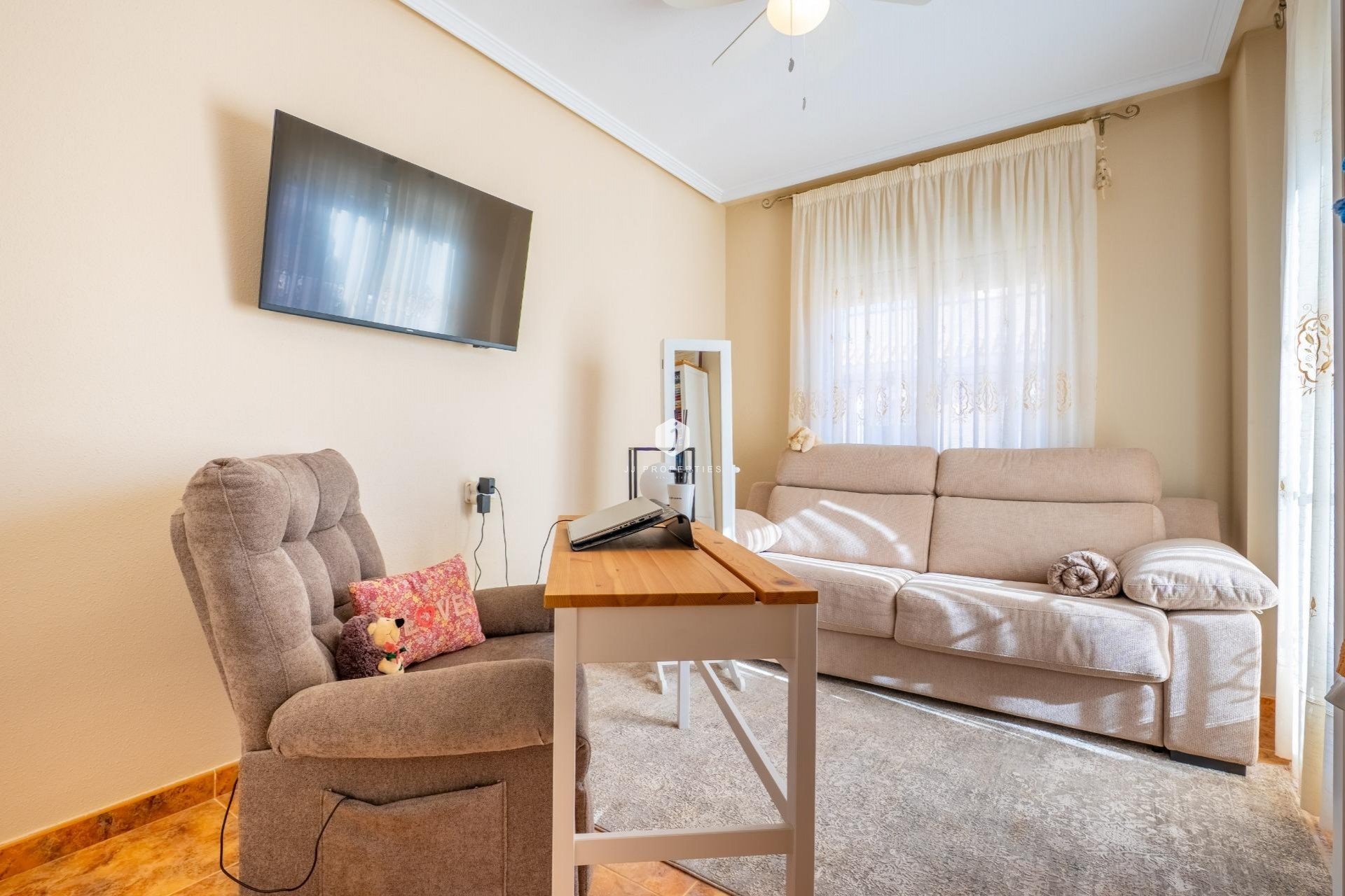 Resale - Chalet -
Orihuela Costa - La Regia